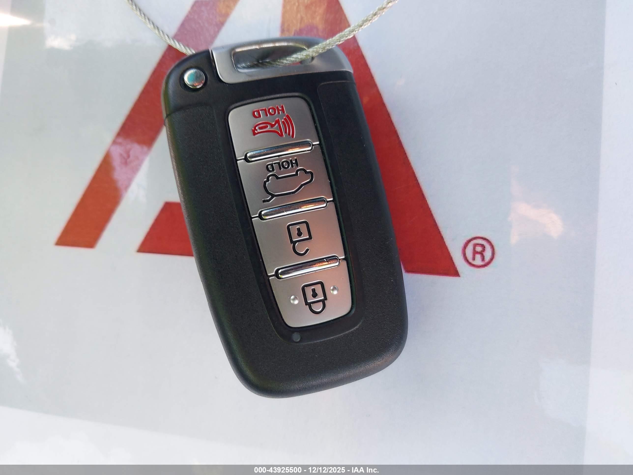 HYUNDAI VELOSTER image 11