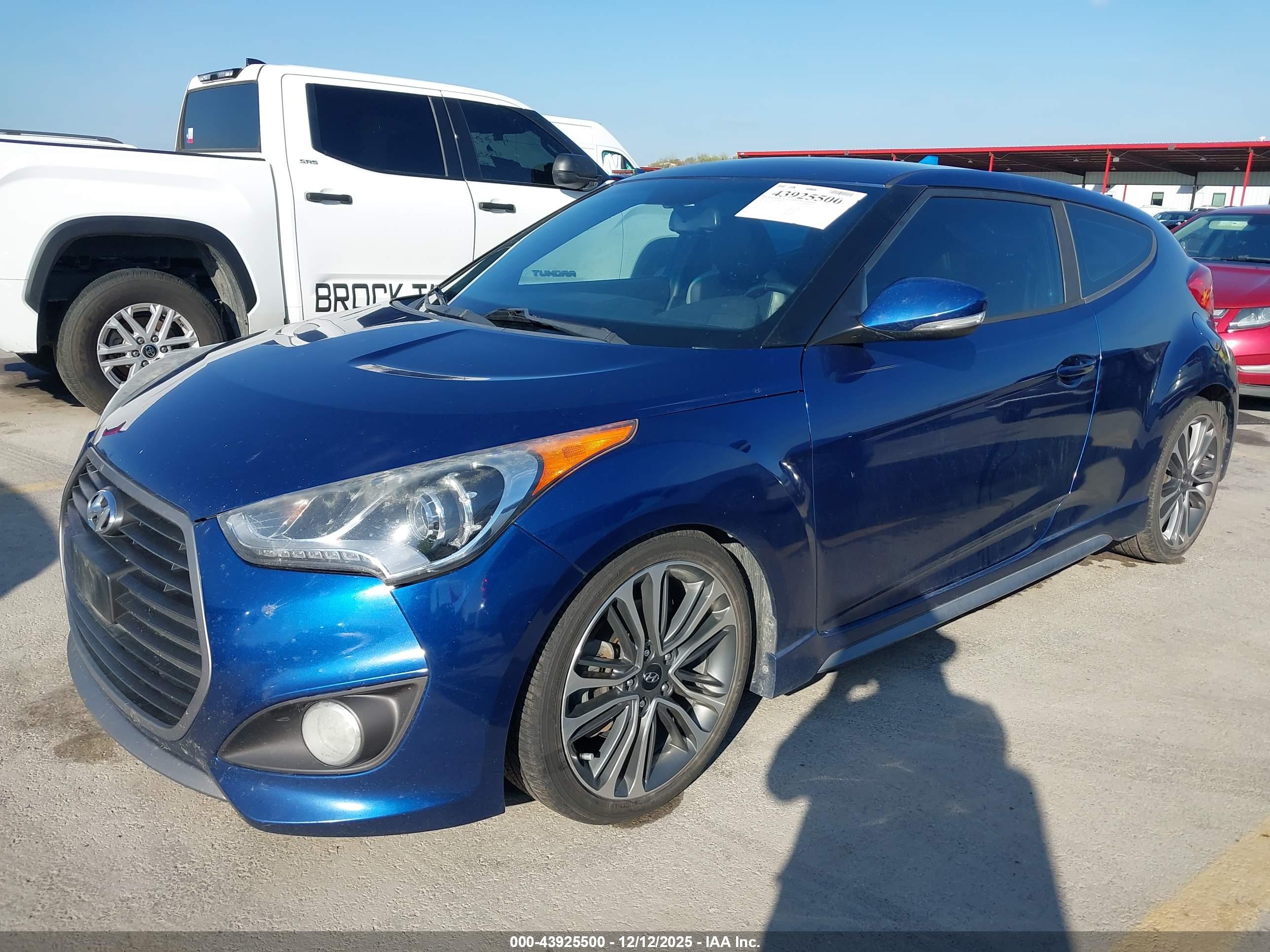 HYUNDAI VELOSTER image 2
