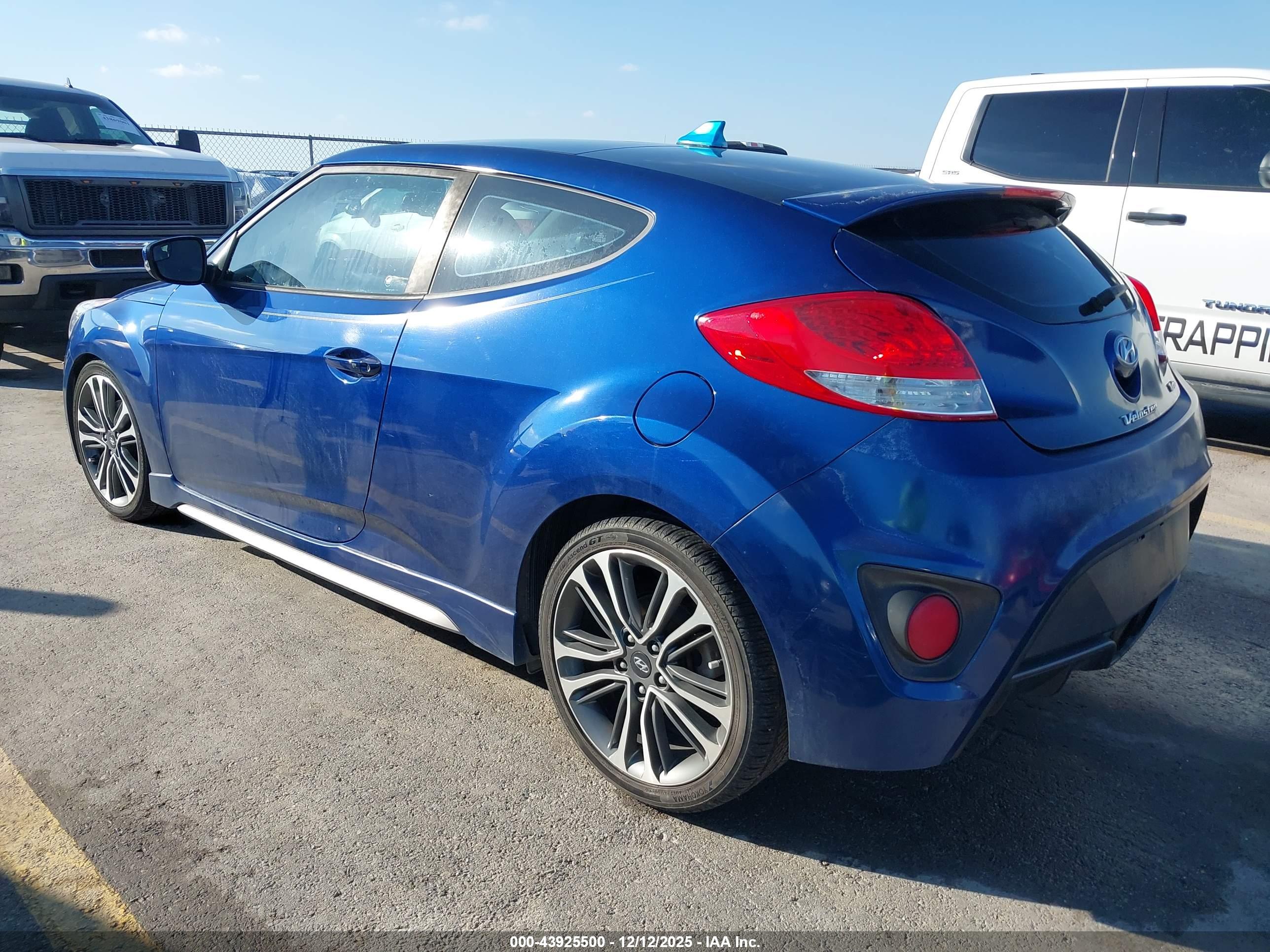 HYUNDAI VELOSTER image 3