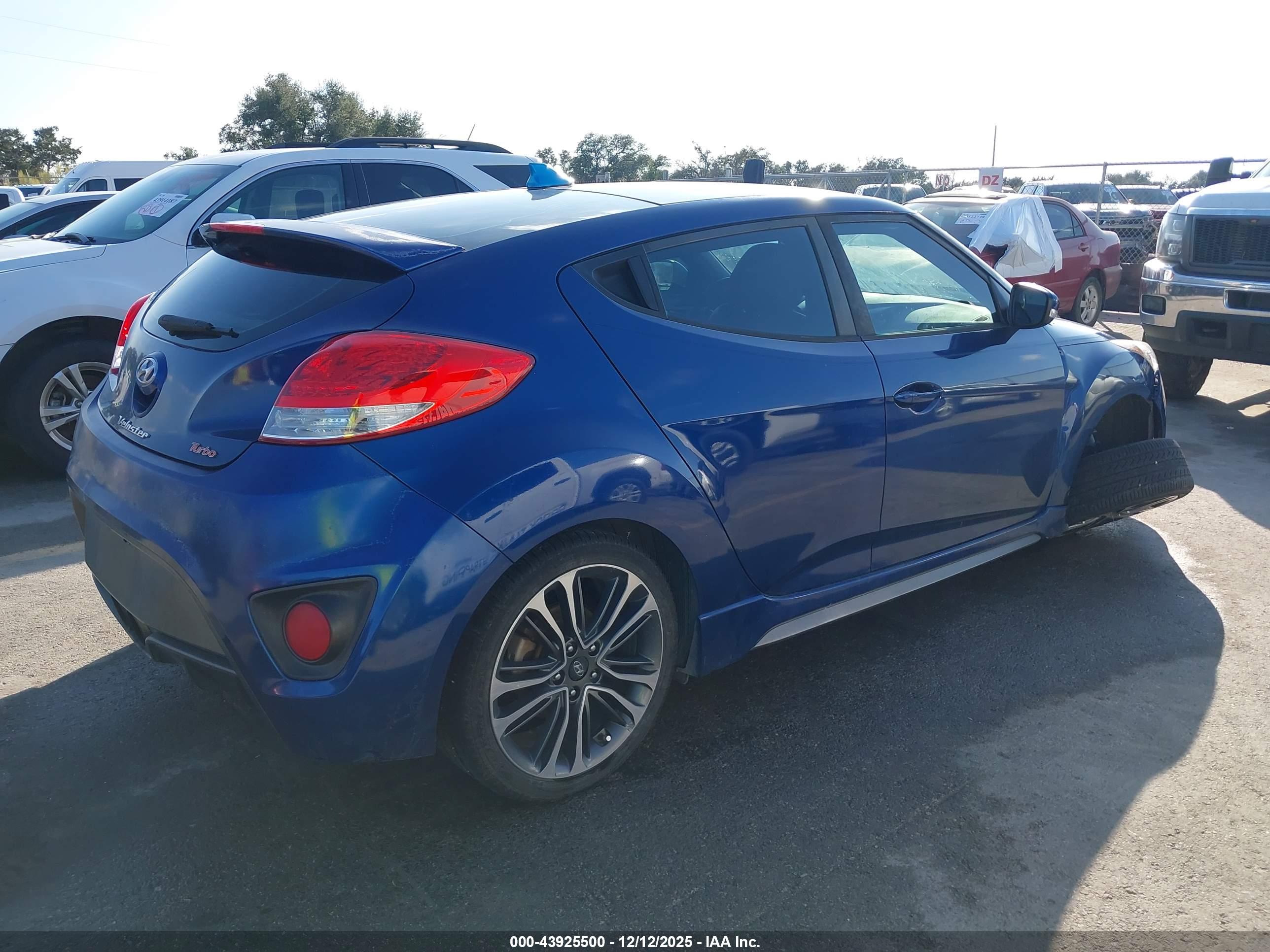 HYUNDAI VELOSTER image 4