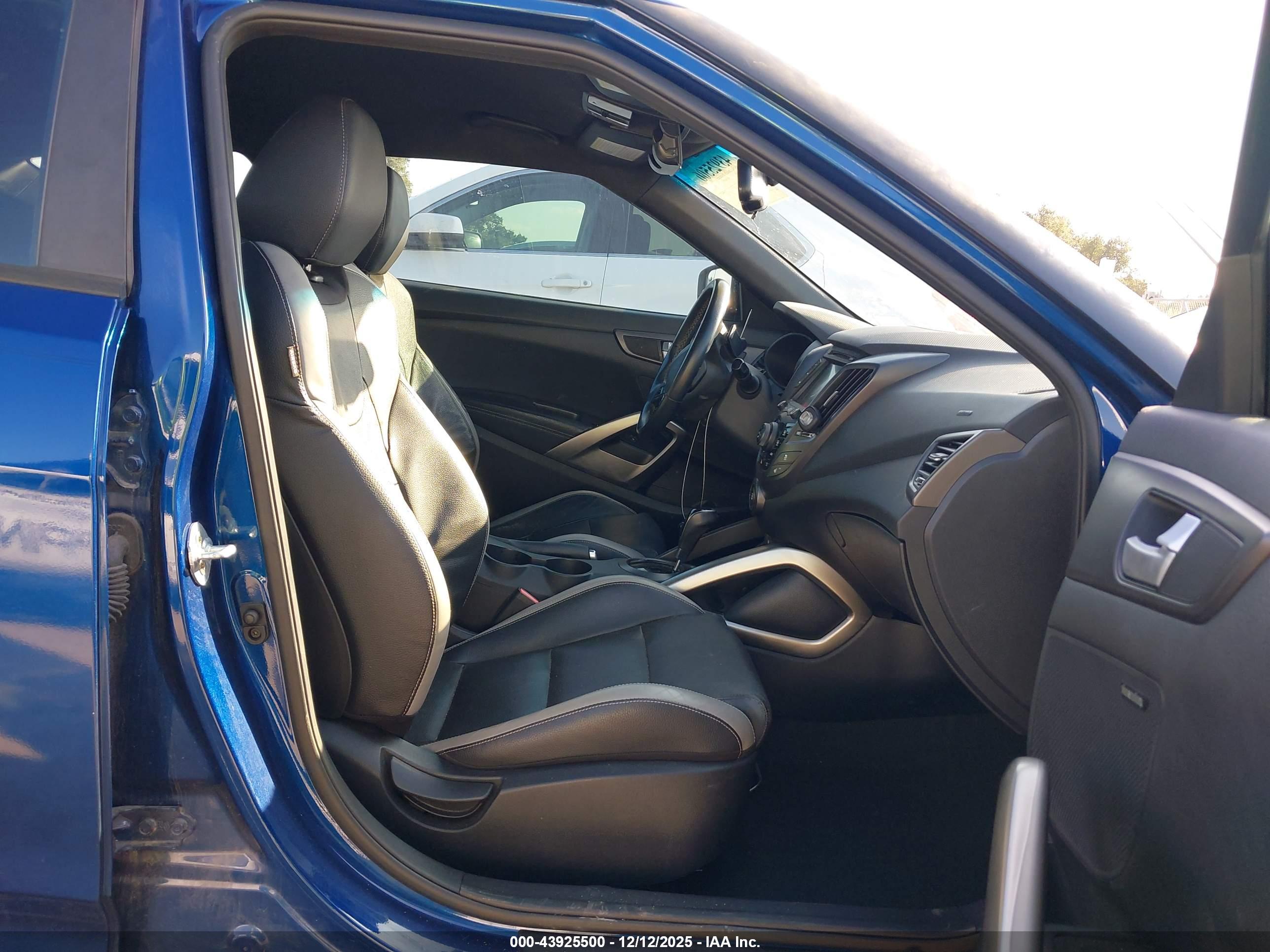 HYUNDAI VELOSTER image 5