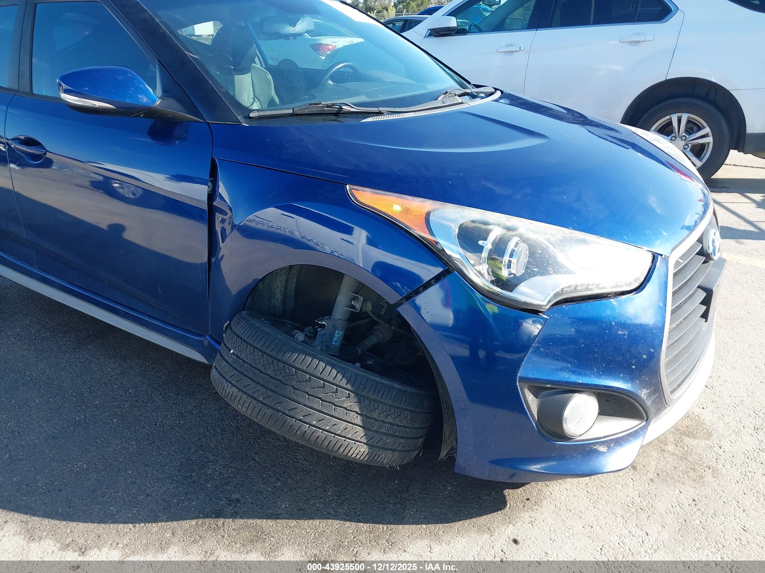 HYUNDAI VELOSTER image 6