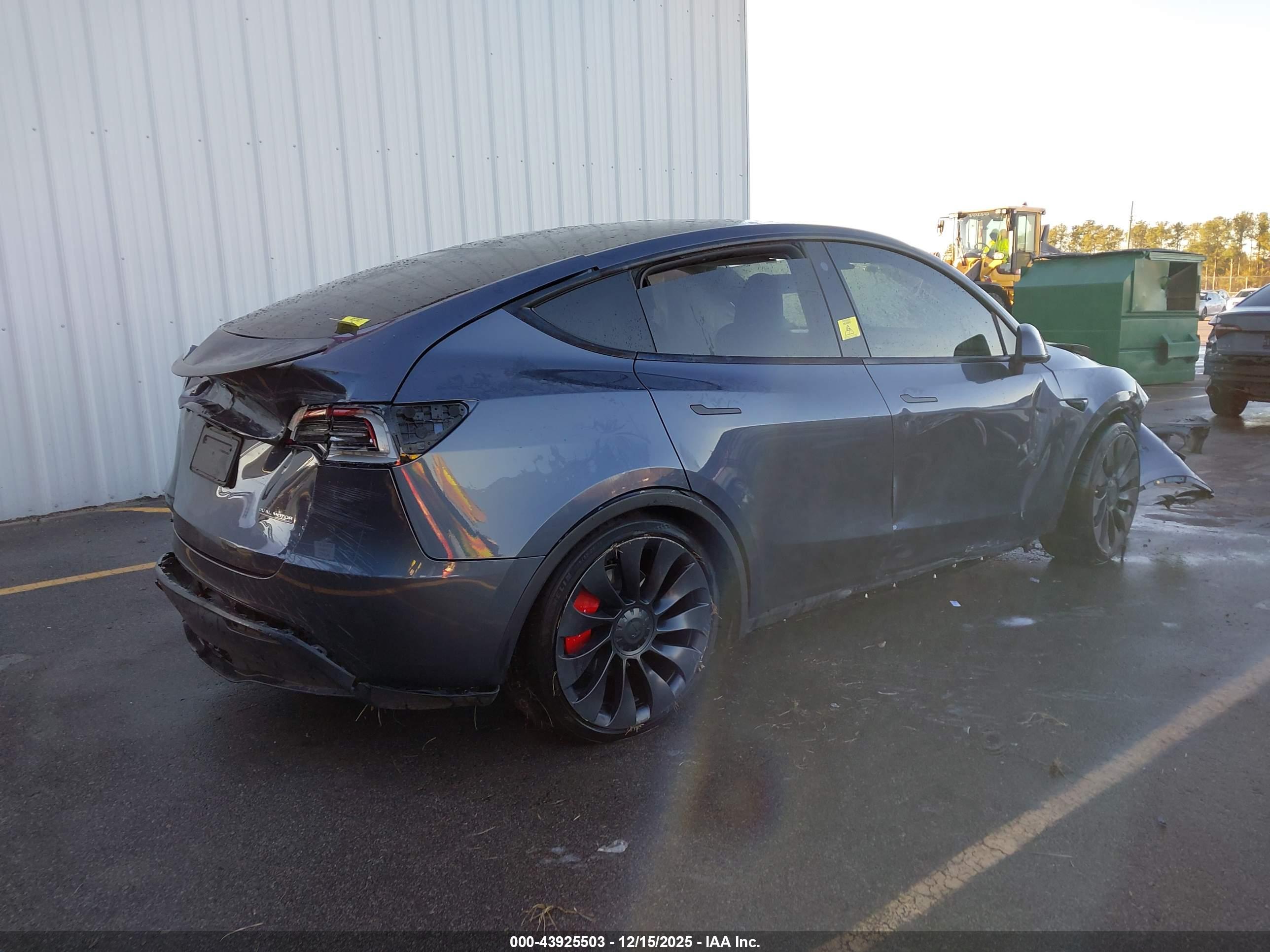 TESLA MODEL image 4