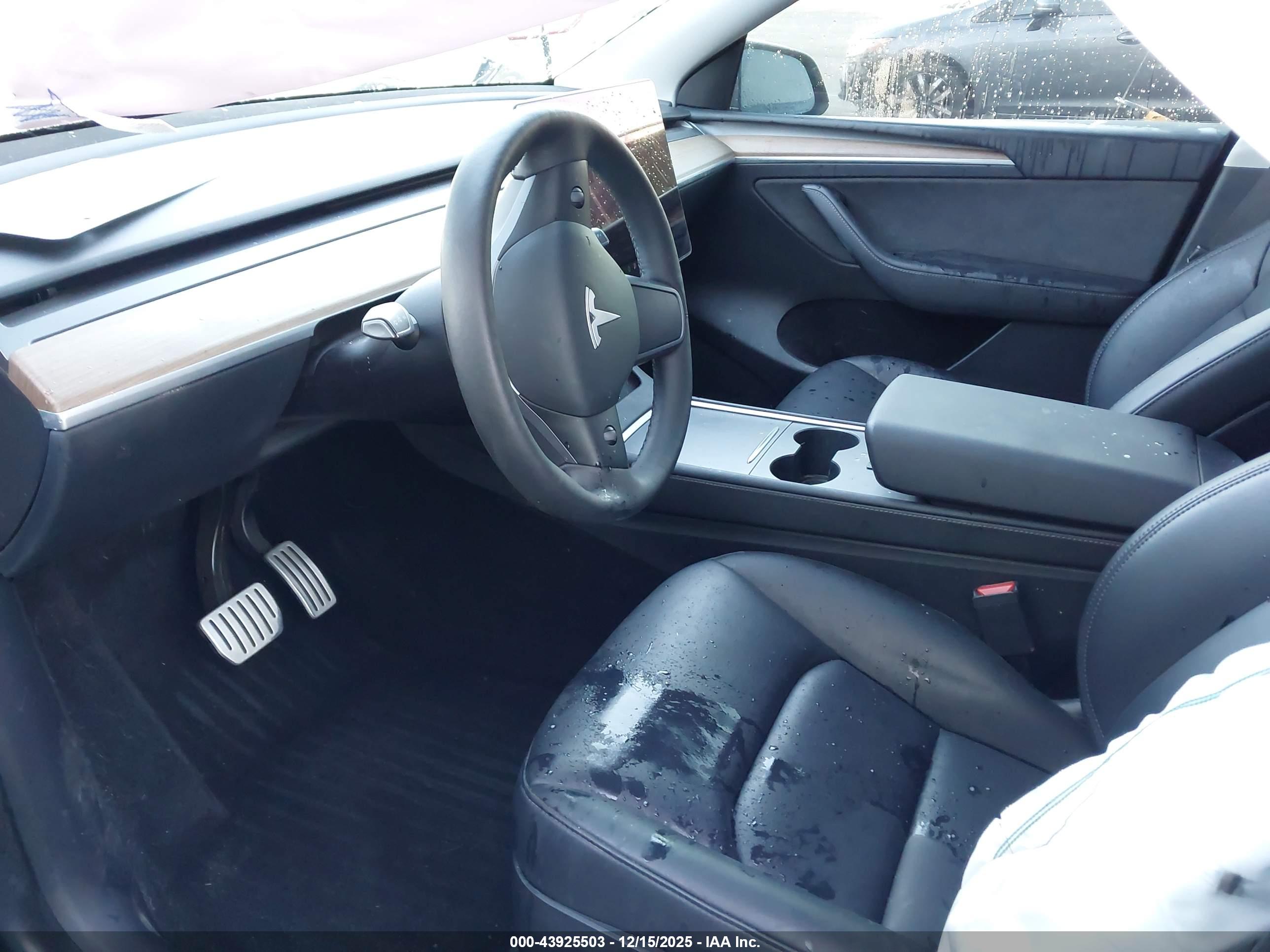 TESLA MODEL image 5