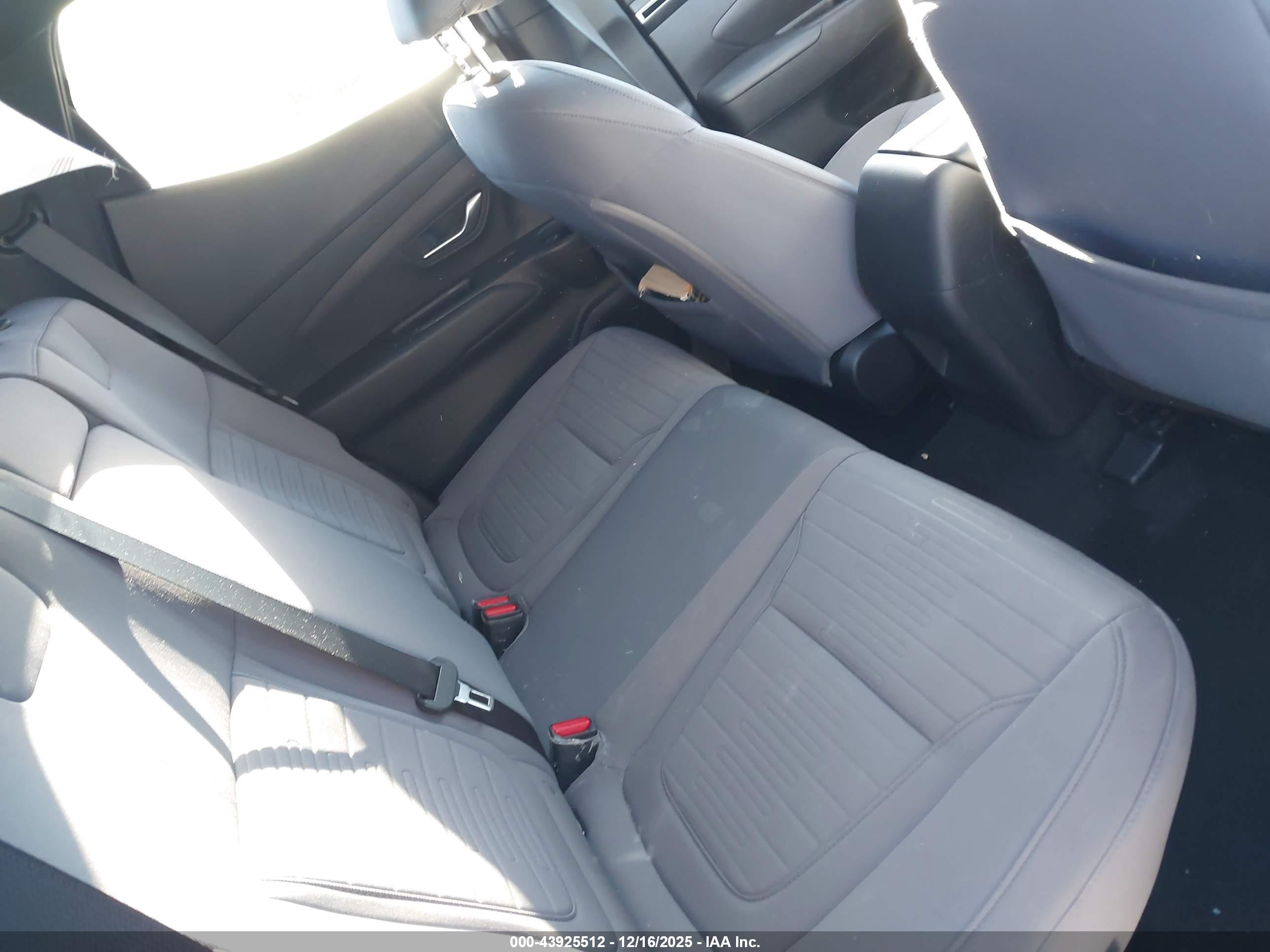 HYUNDAI SANTA image 8