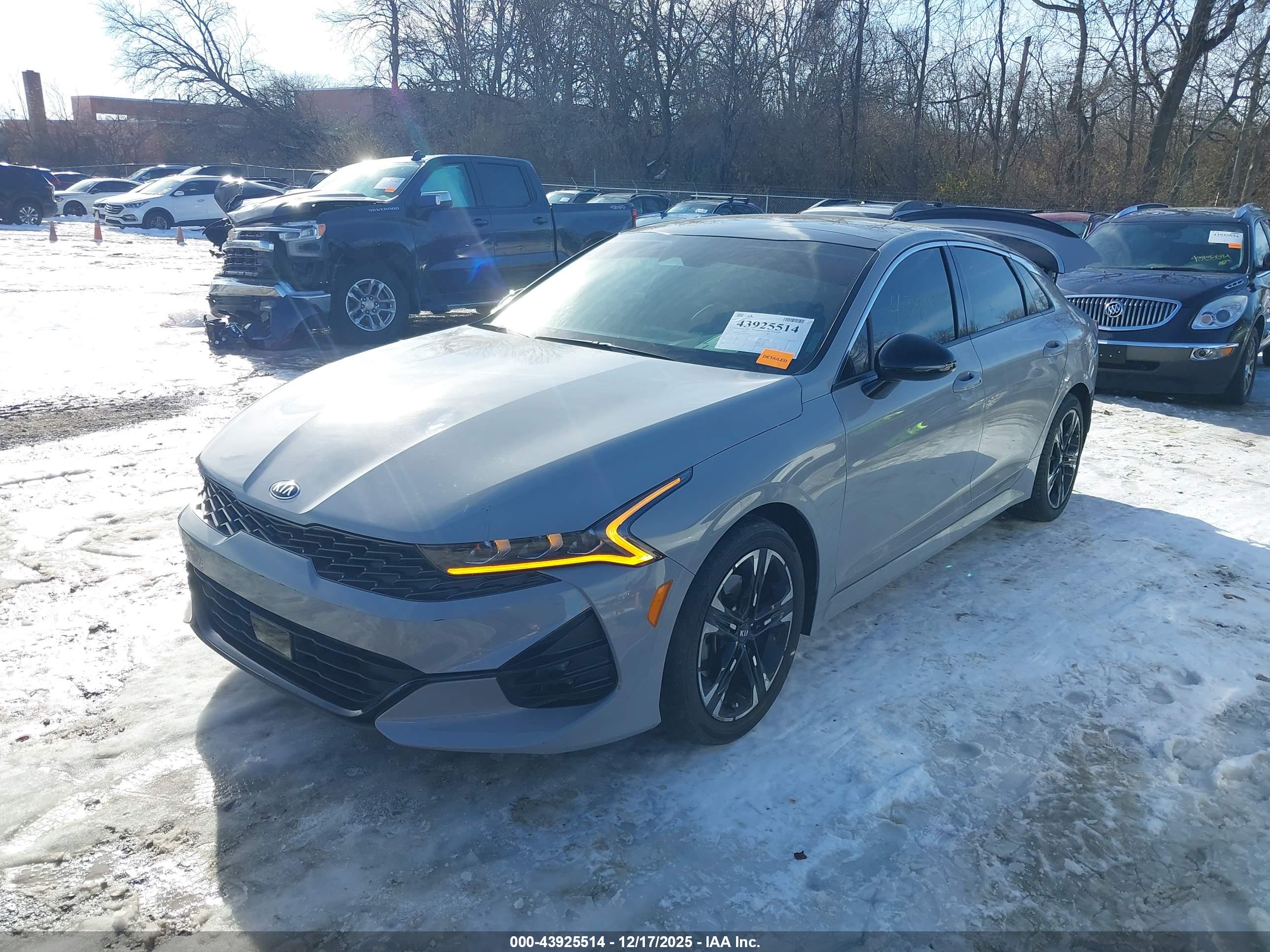 KIA K5 image 2