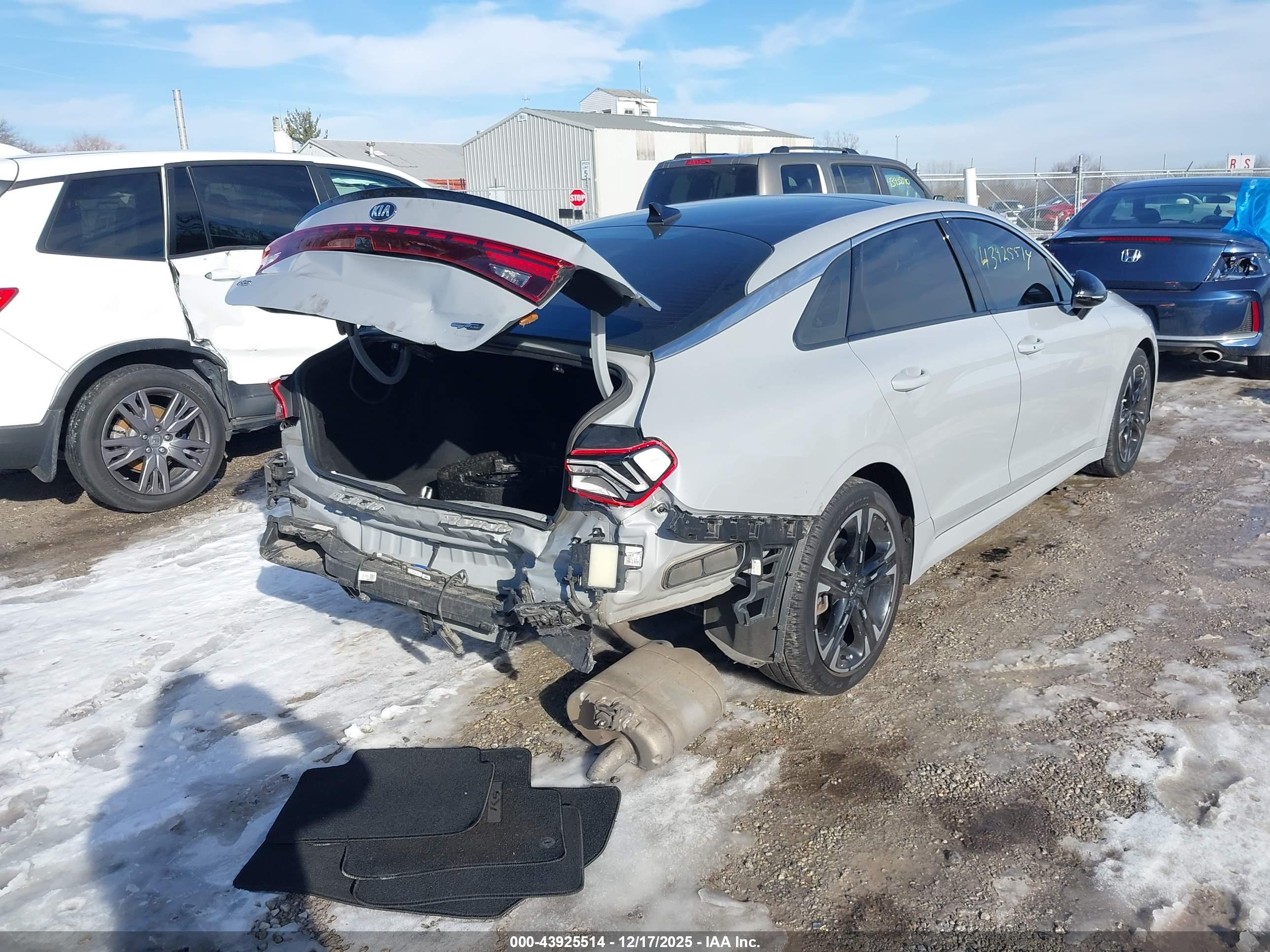 KIA K5 image 4