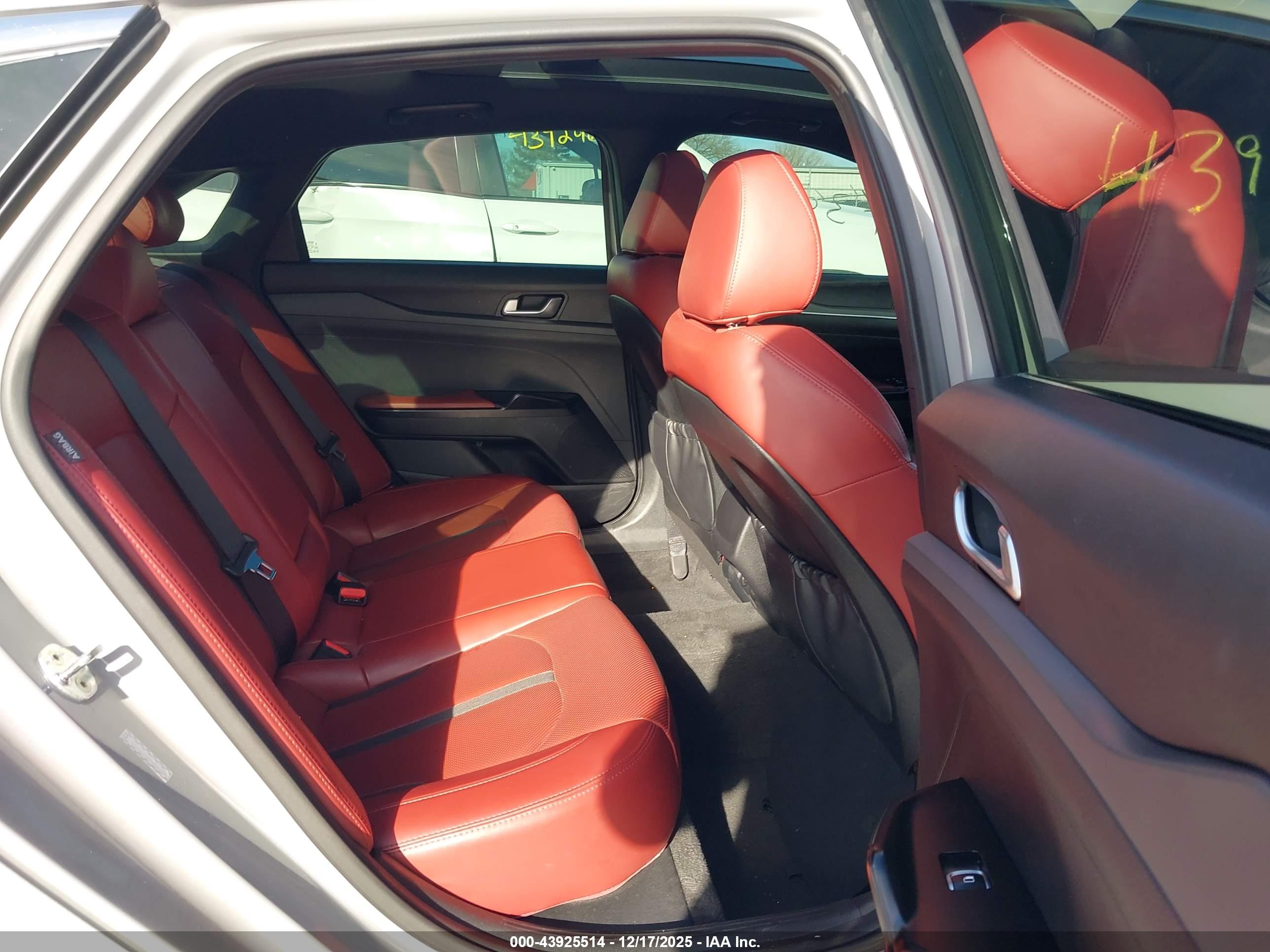 KIA K5 image 8