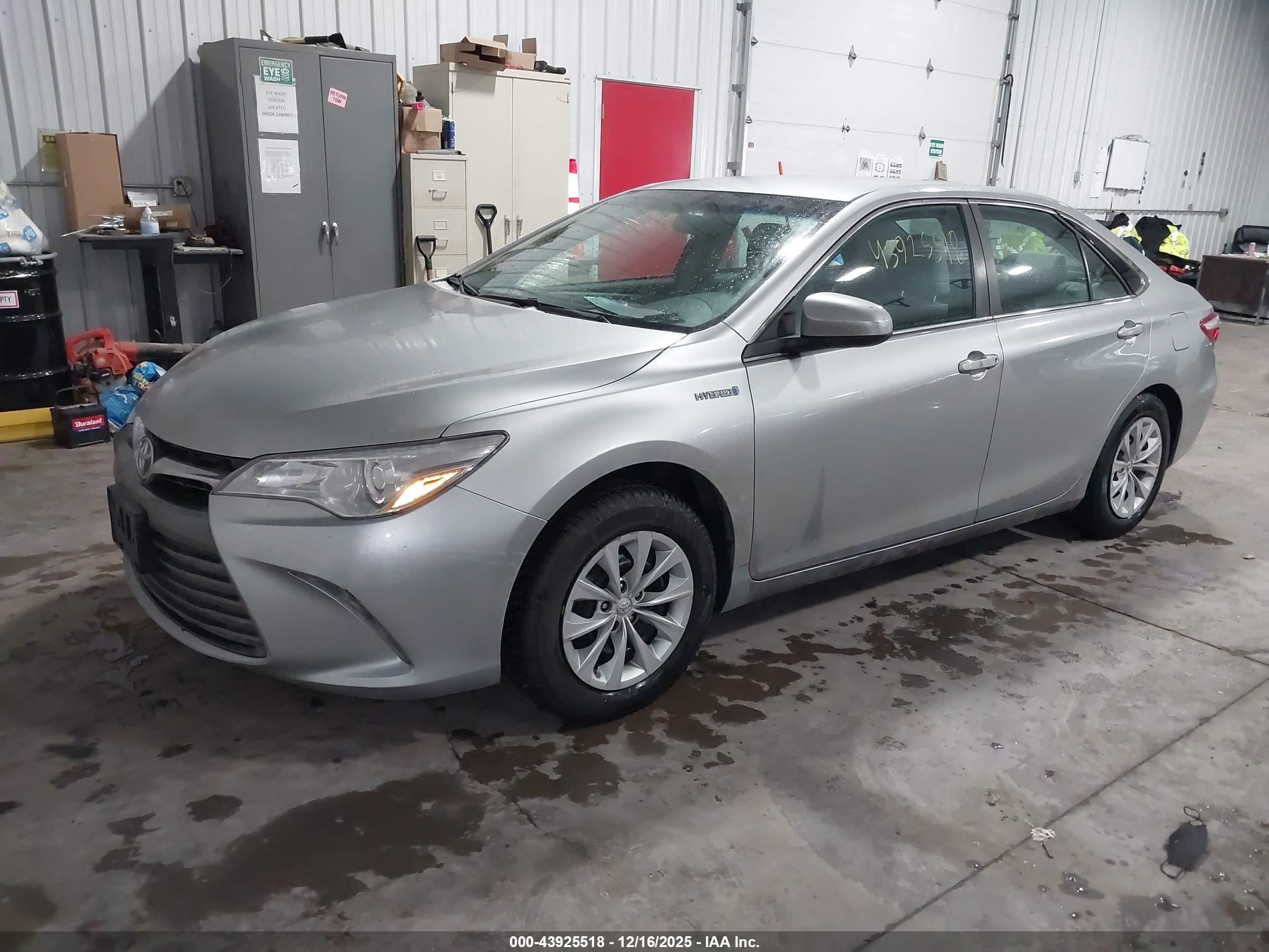 TOYOTA CAMRY image 2