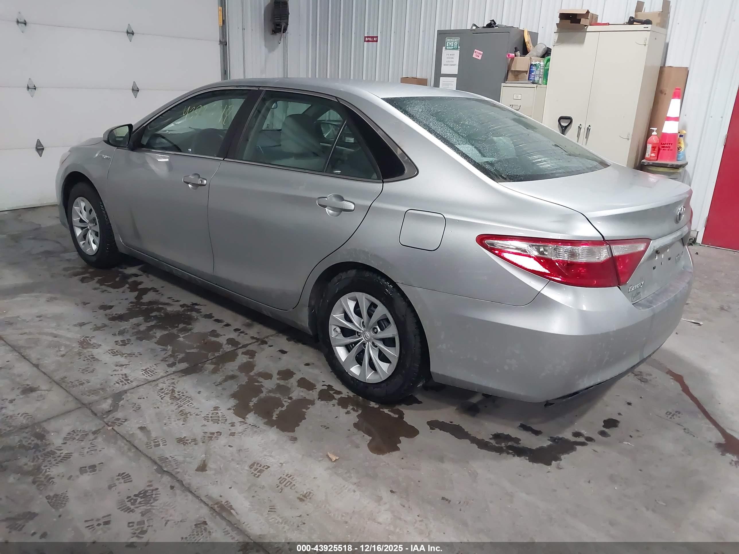 TOYOTA CAMRY image 3
