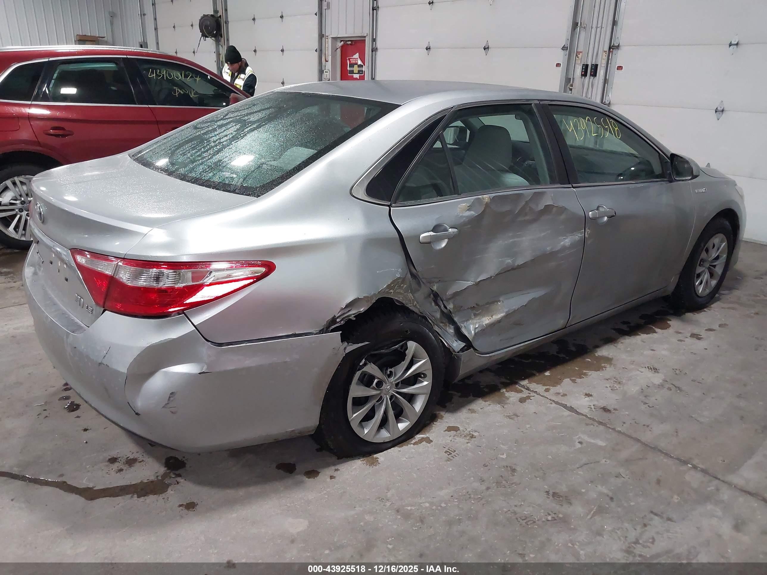 TOYOTA CAMRY image 4