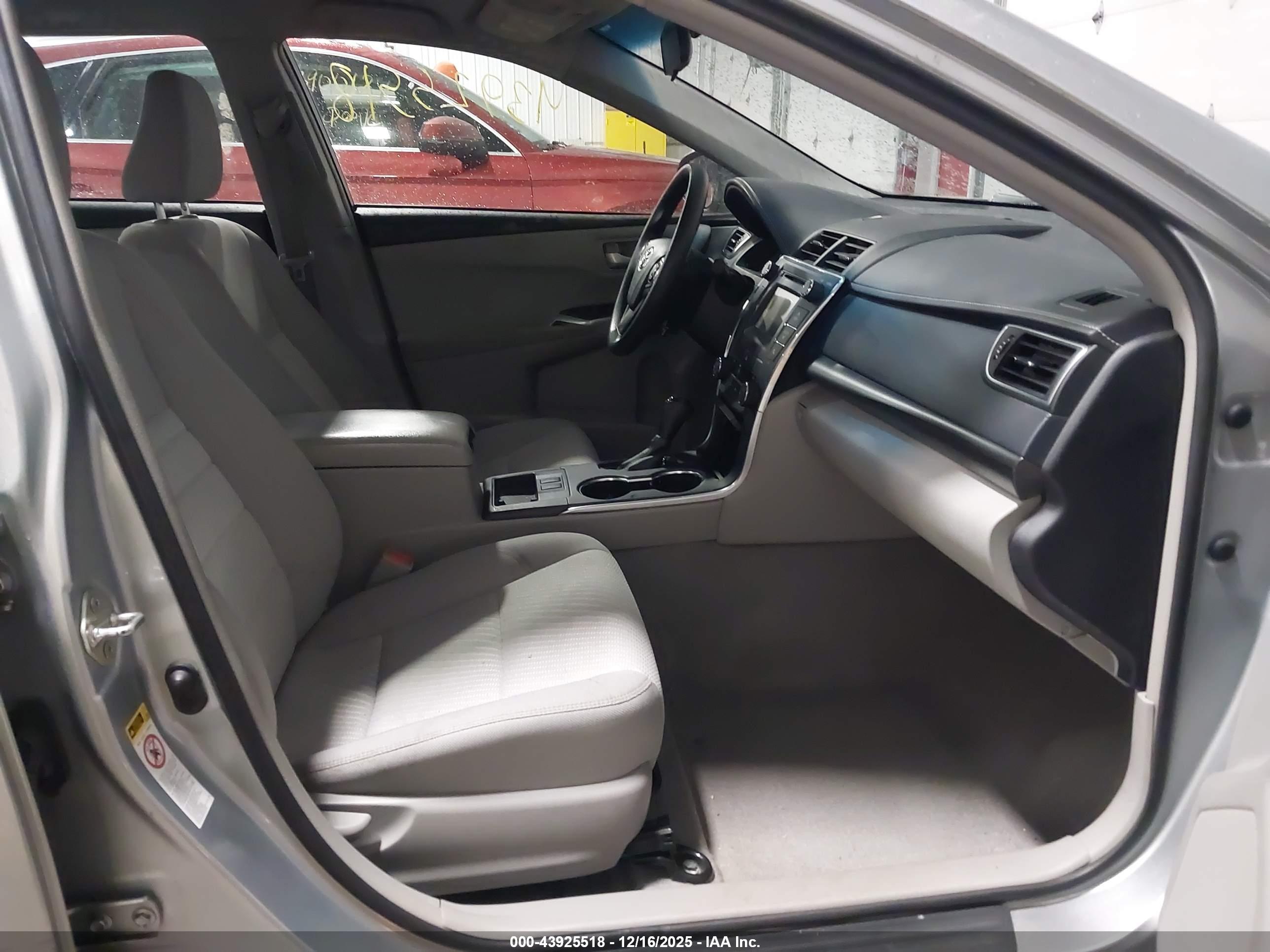 TOYOTA CAMRY image 5
