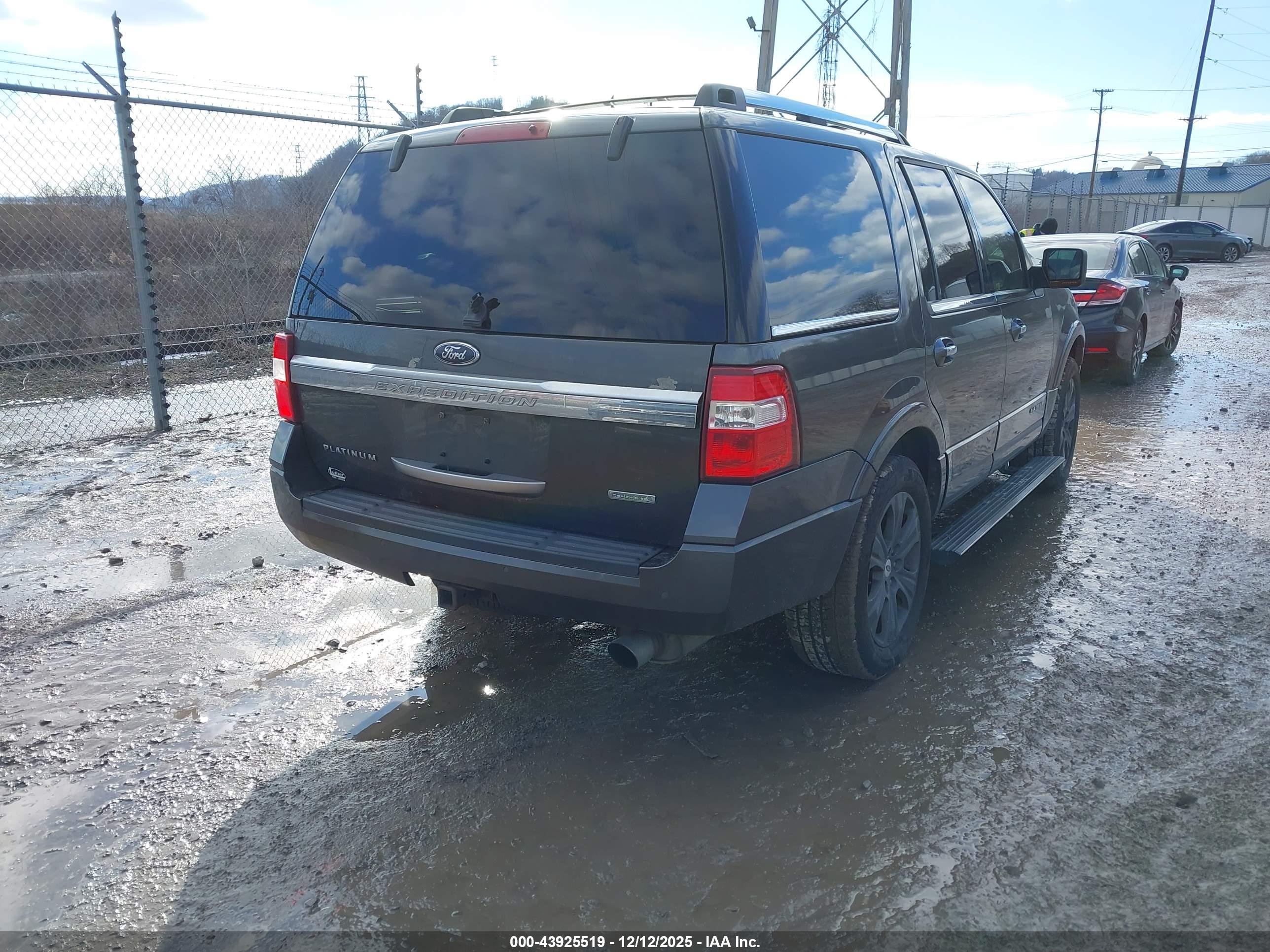FORD EXPEDITION image 4