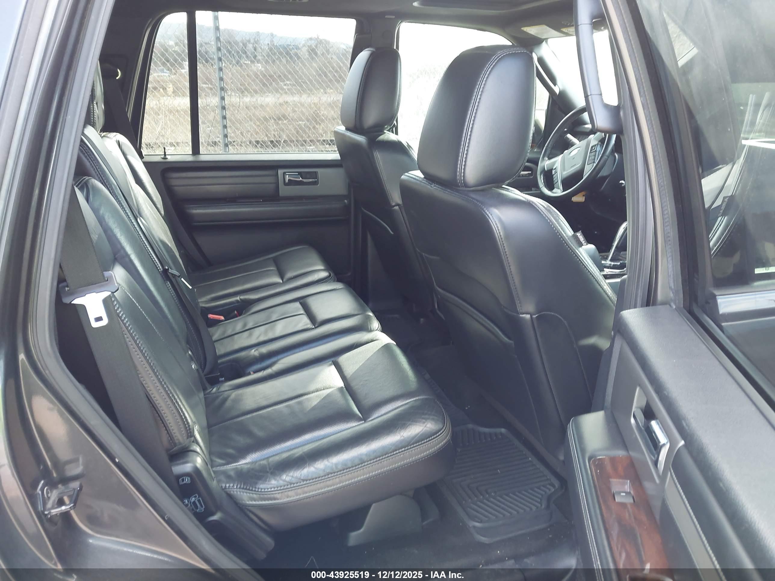 FORD EXPEDITION image 8