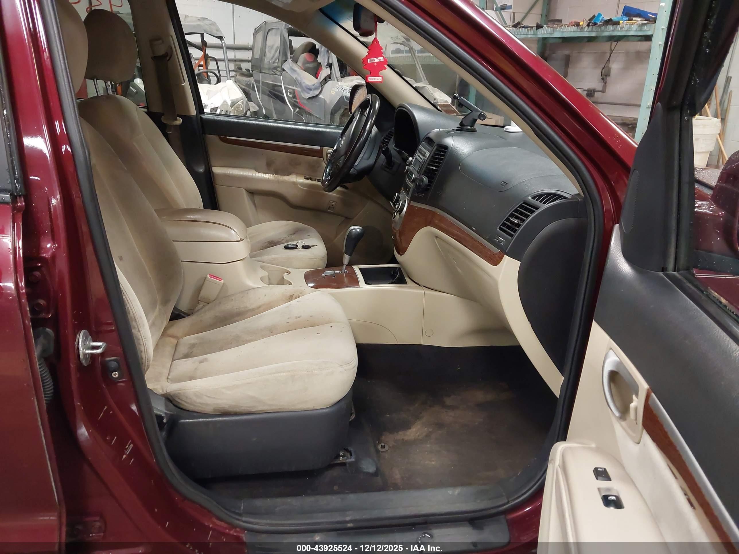 HYUNDAI SANTA image 5