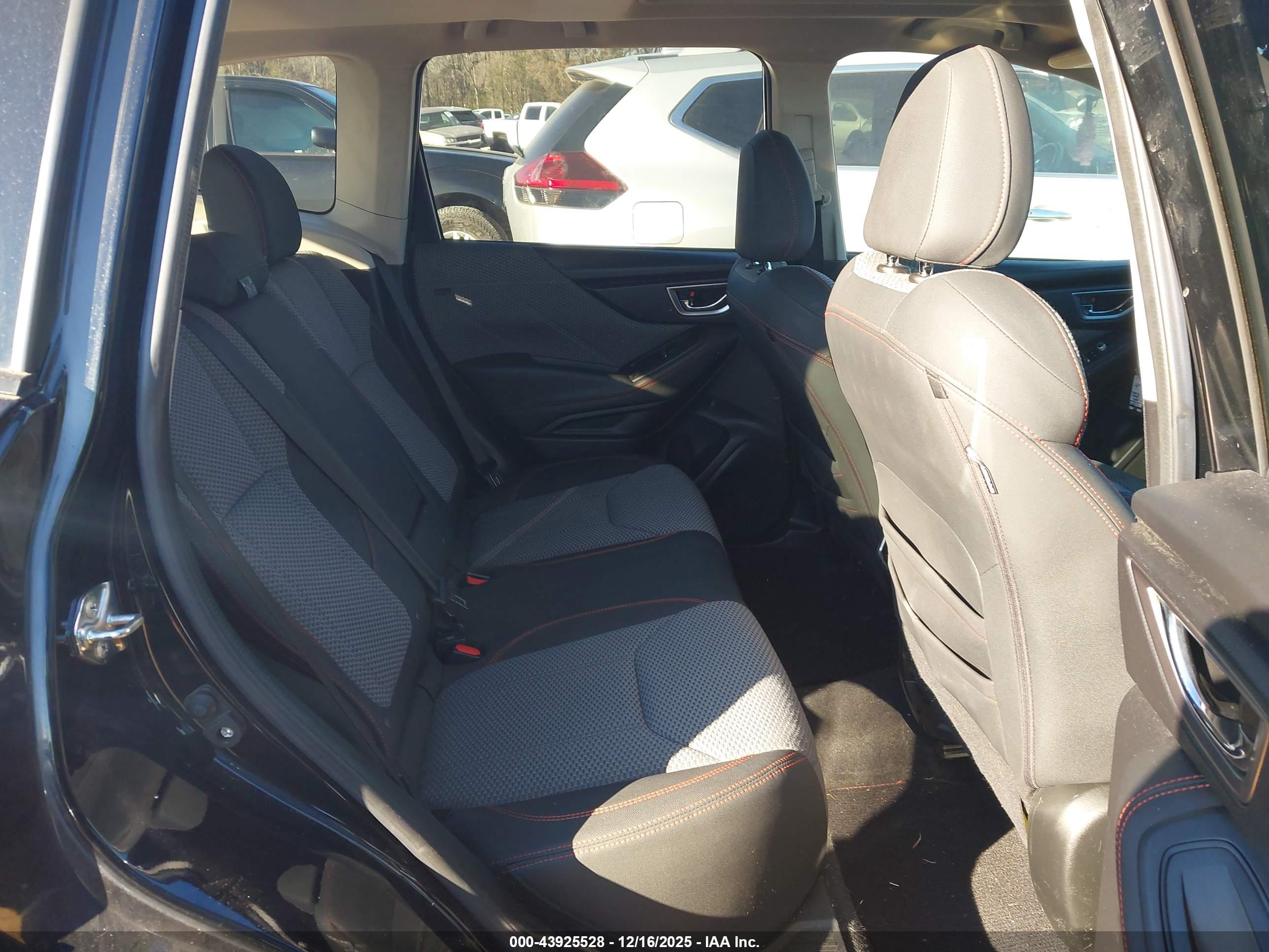 SUBARU FORESTER image 8