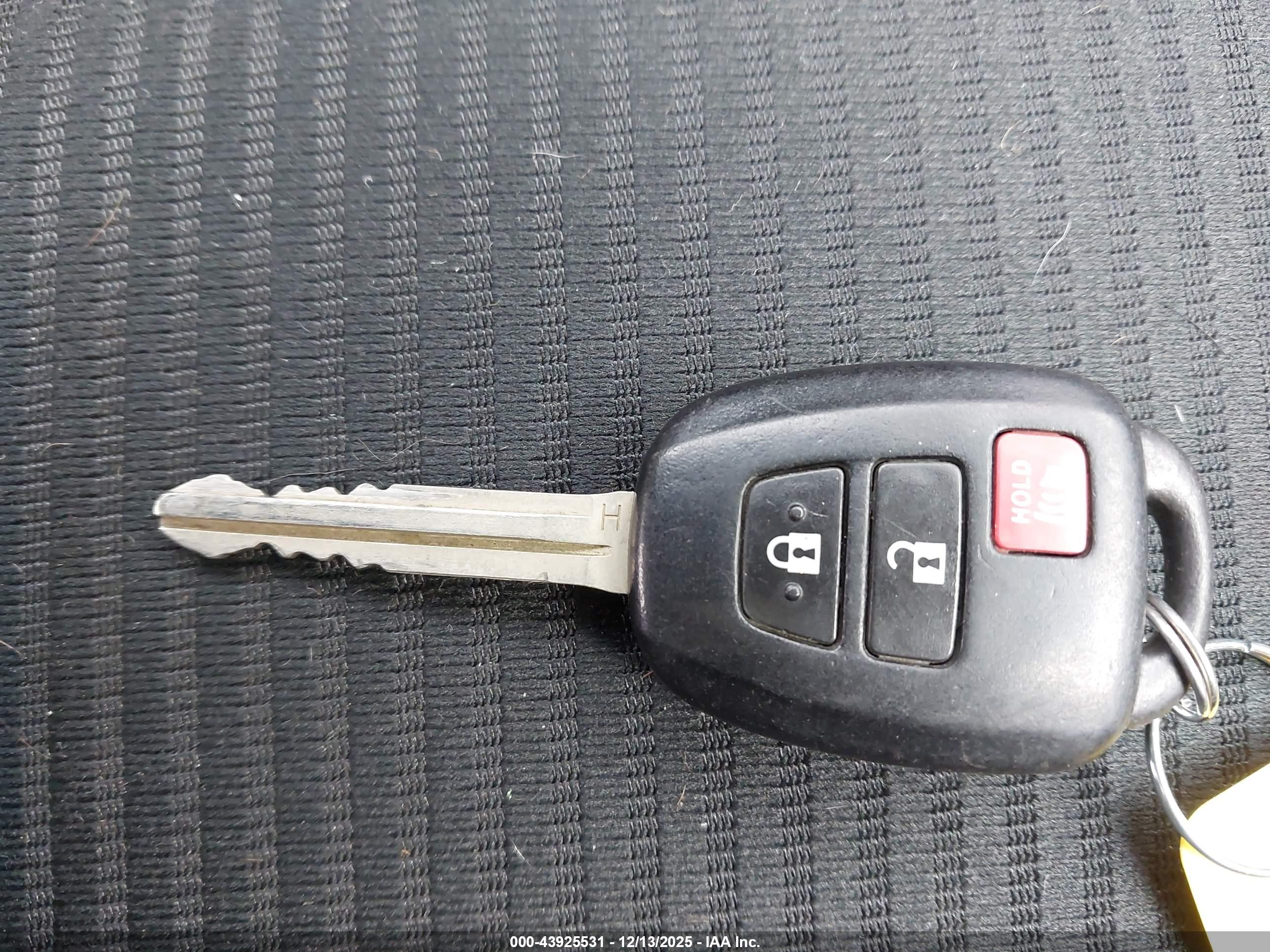 TOYOTA RAV4 image 11