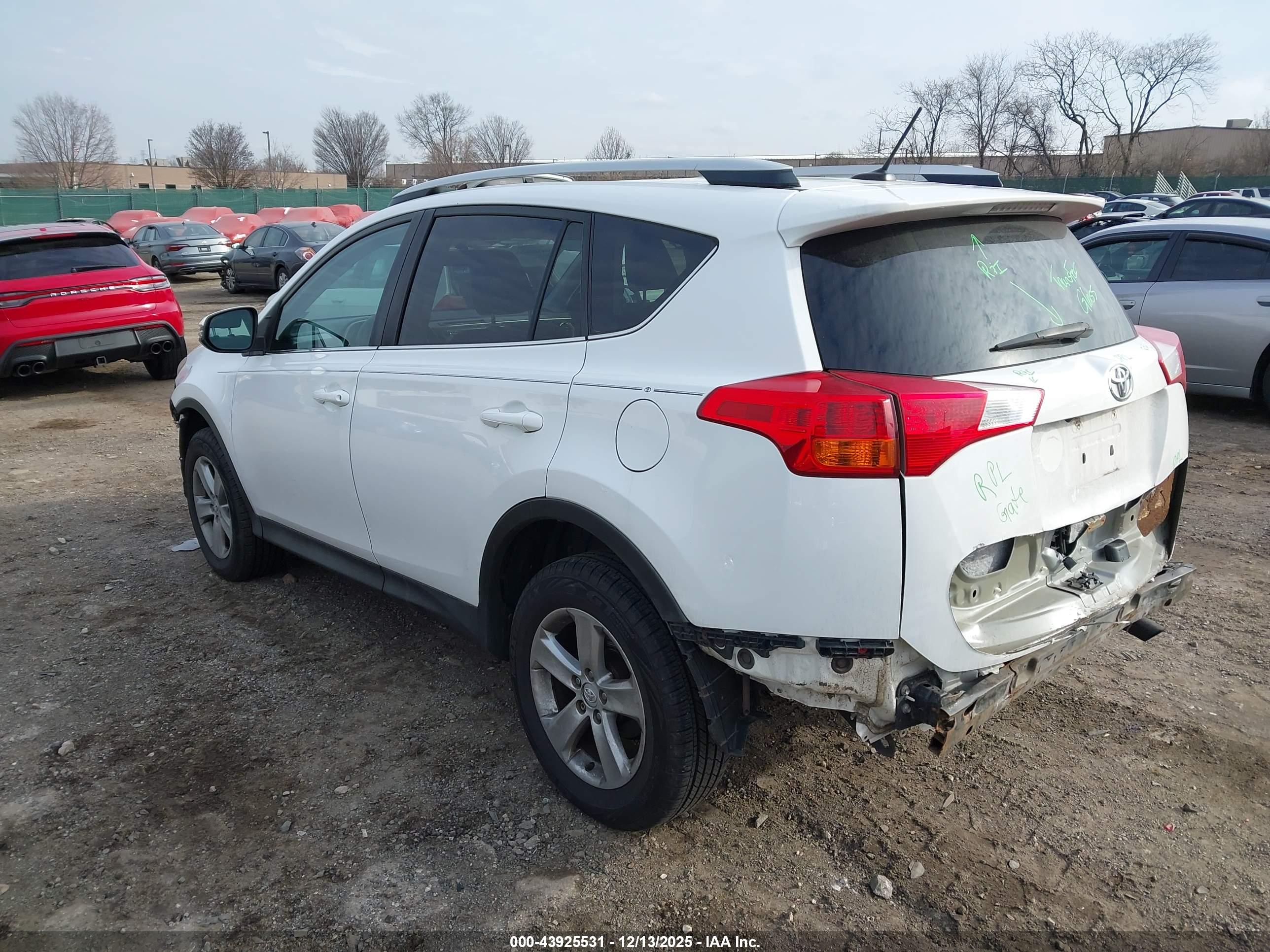 TOYOTA RAV4 image 3