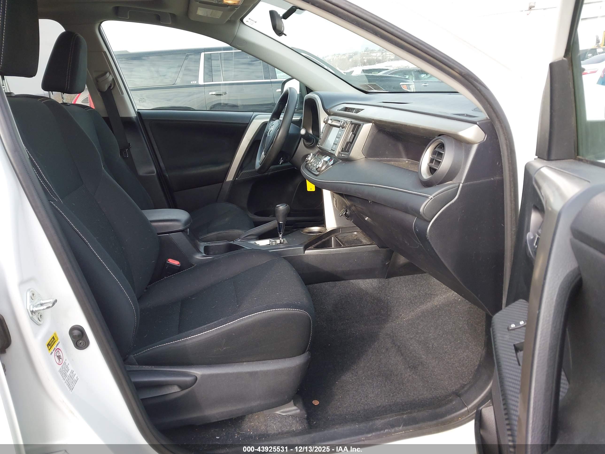TOYOTA RAV4 image 5
