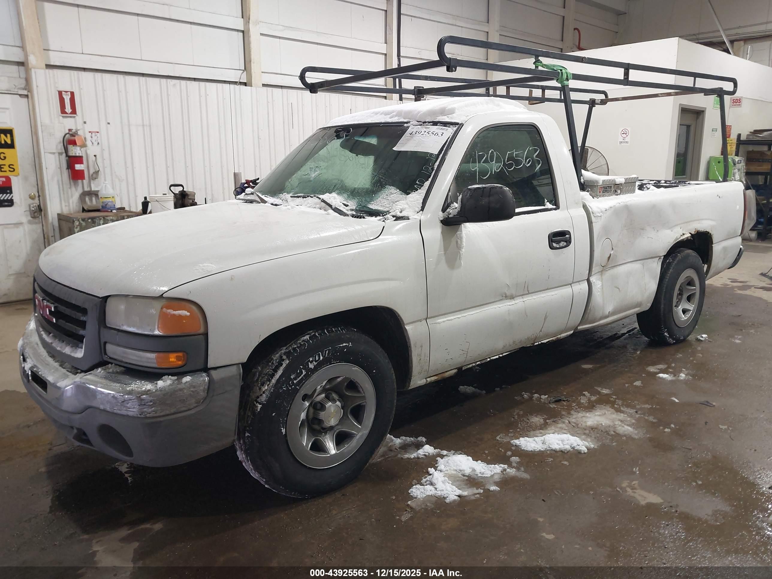 GMC SIERRA image 2