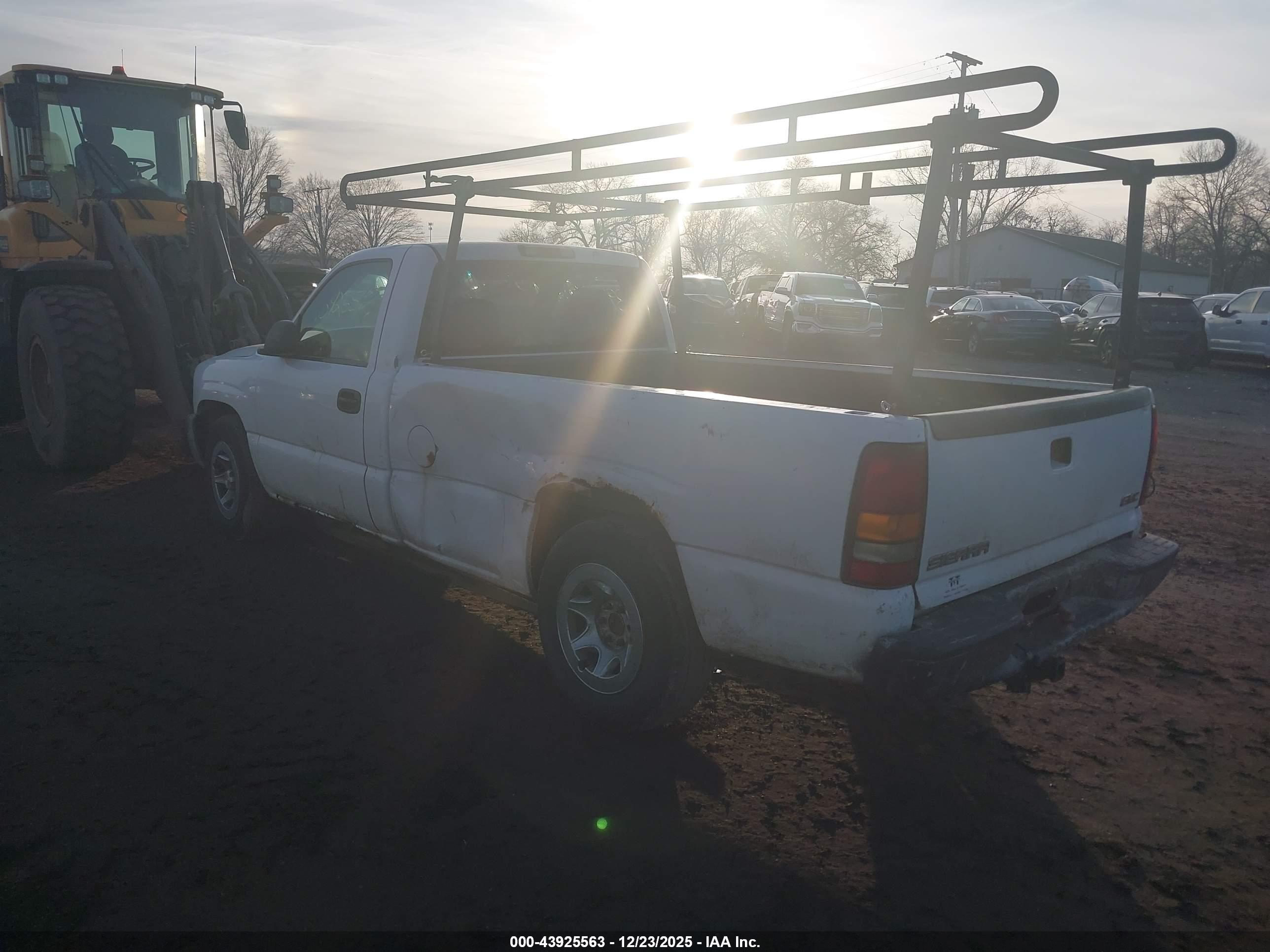 GMC SIERRA image 3