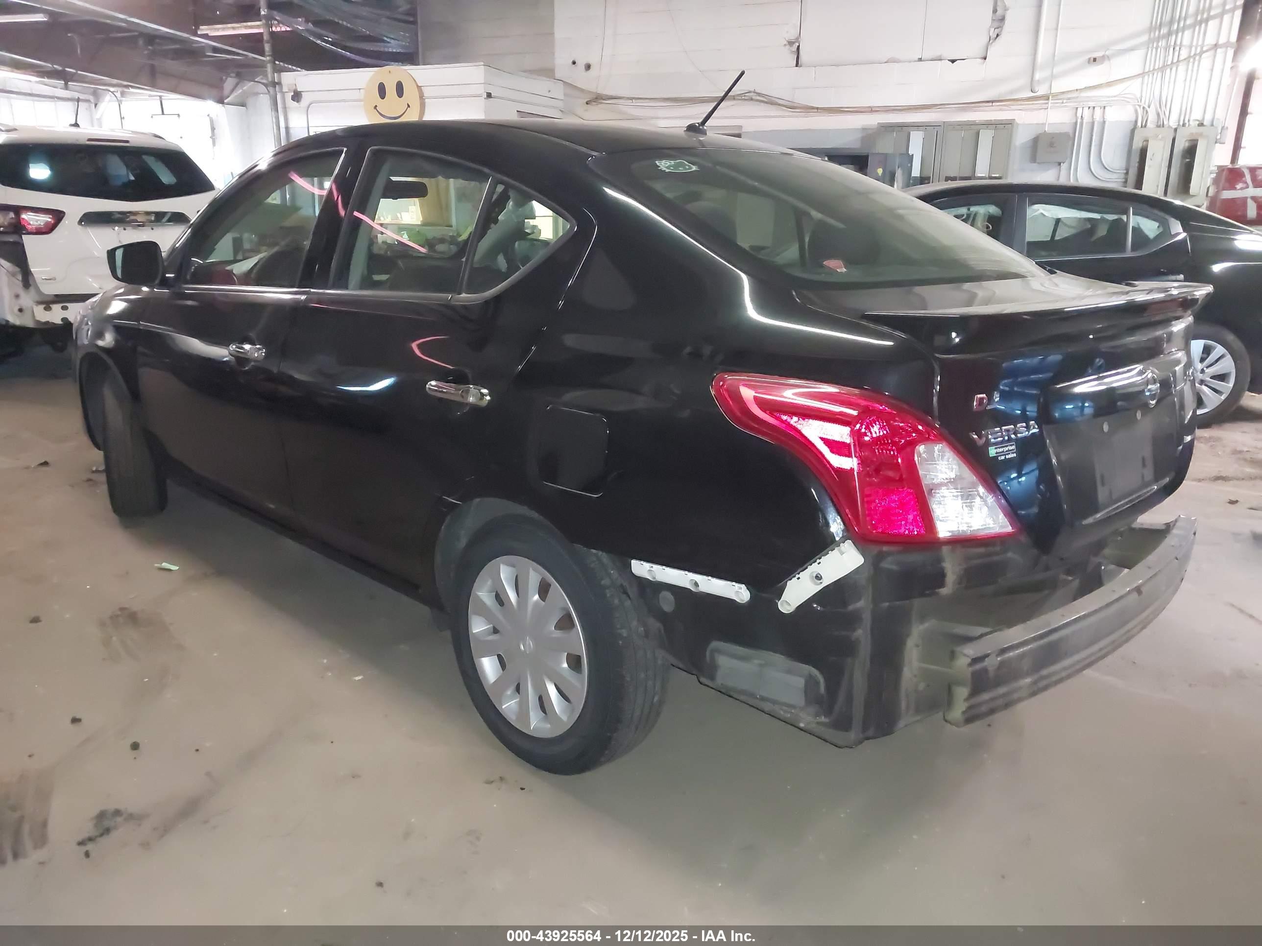 NISSAN VERSA image 3