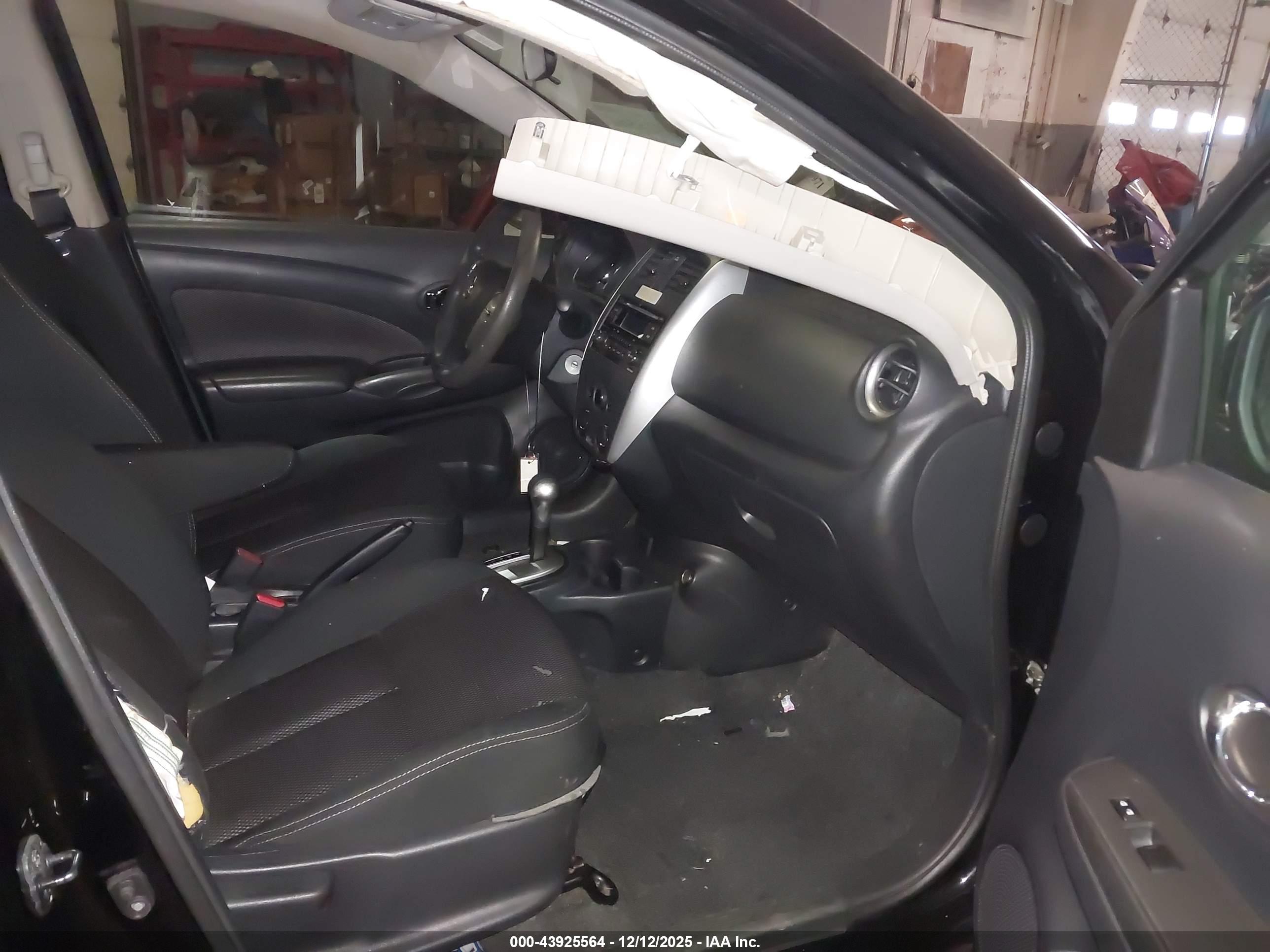NISSAN VERSA image 5