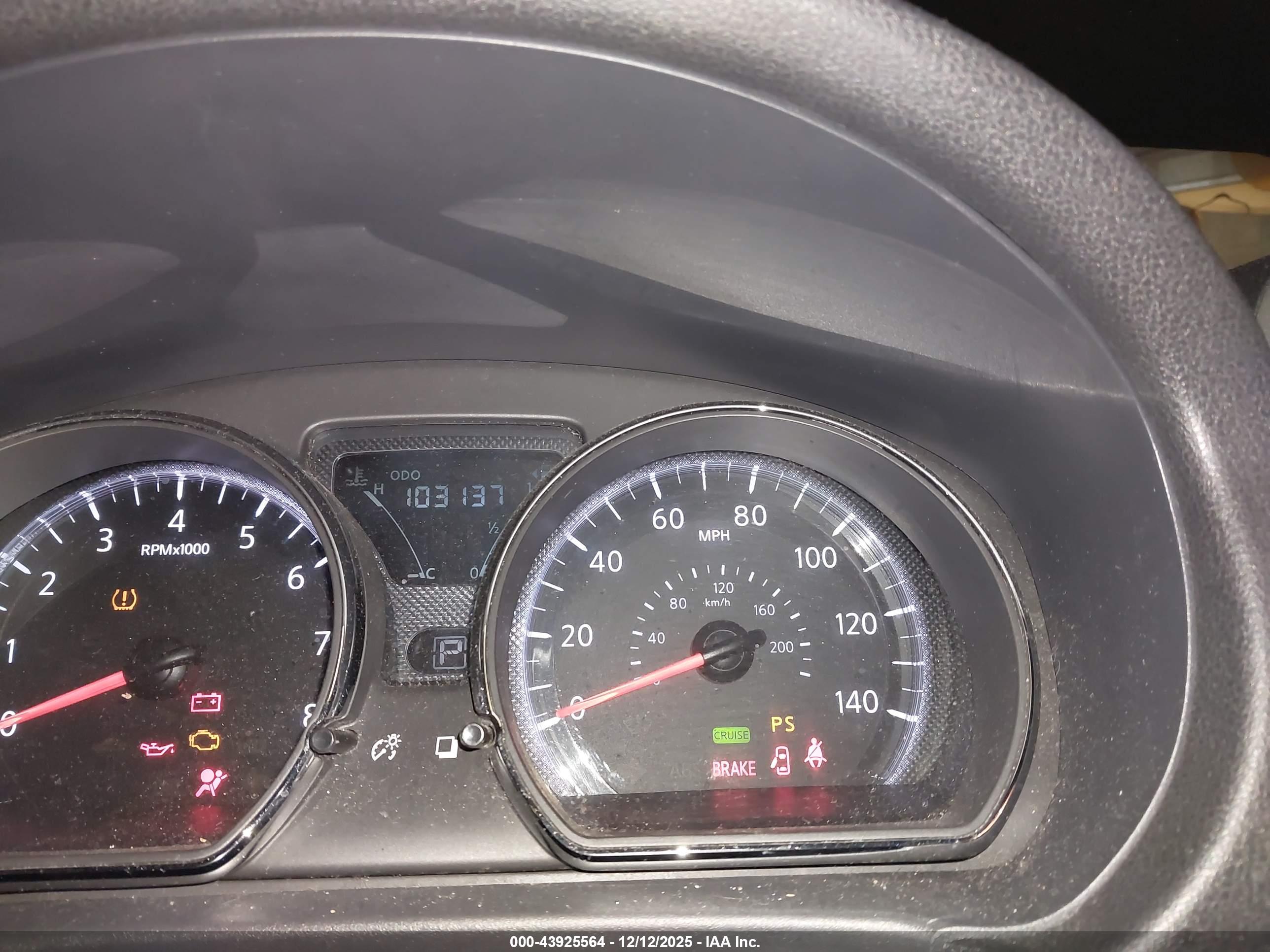 NISSAN VERSA image 7