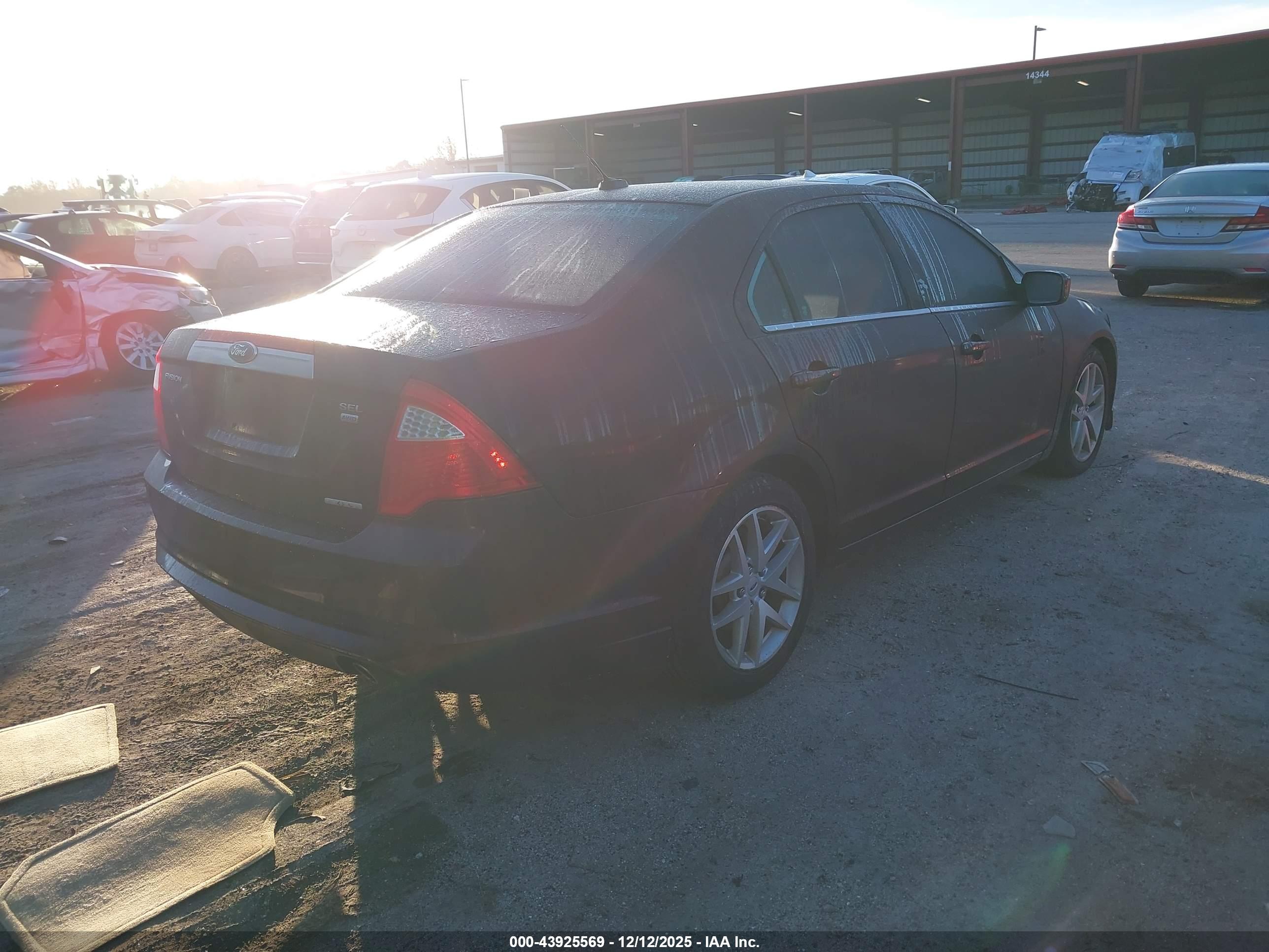 FORD FUSION image 4