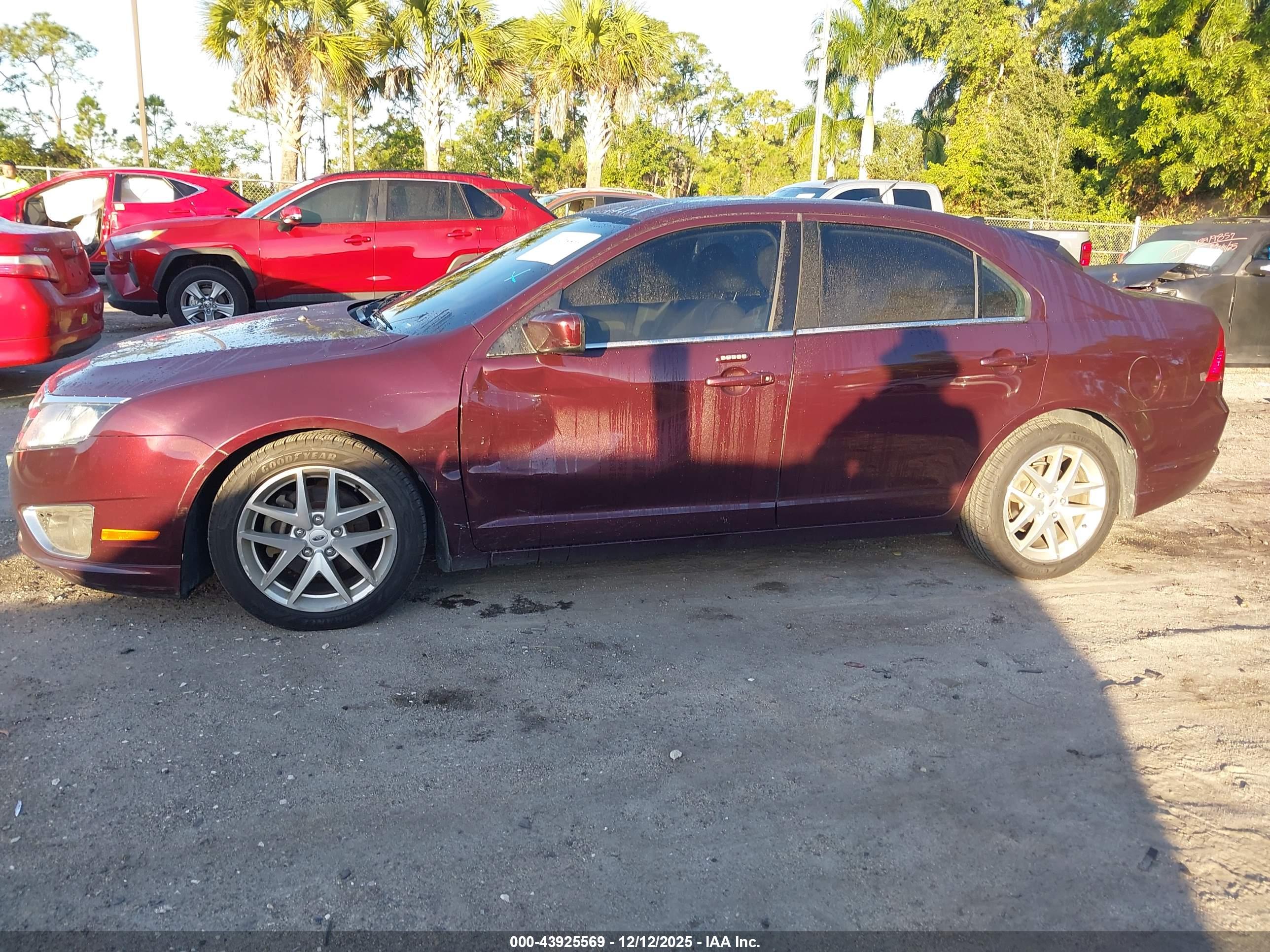 FORD FUSION image 6