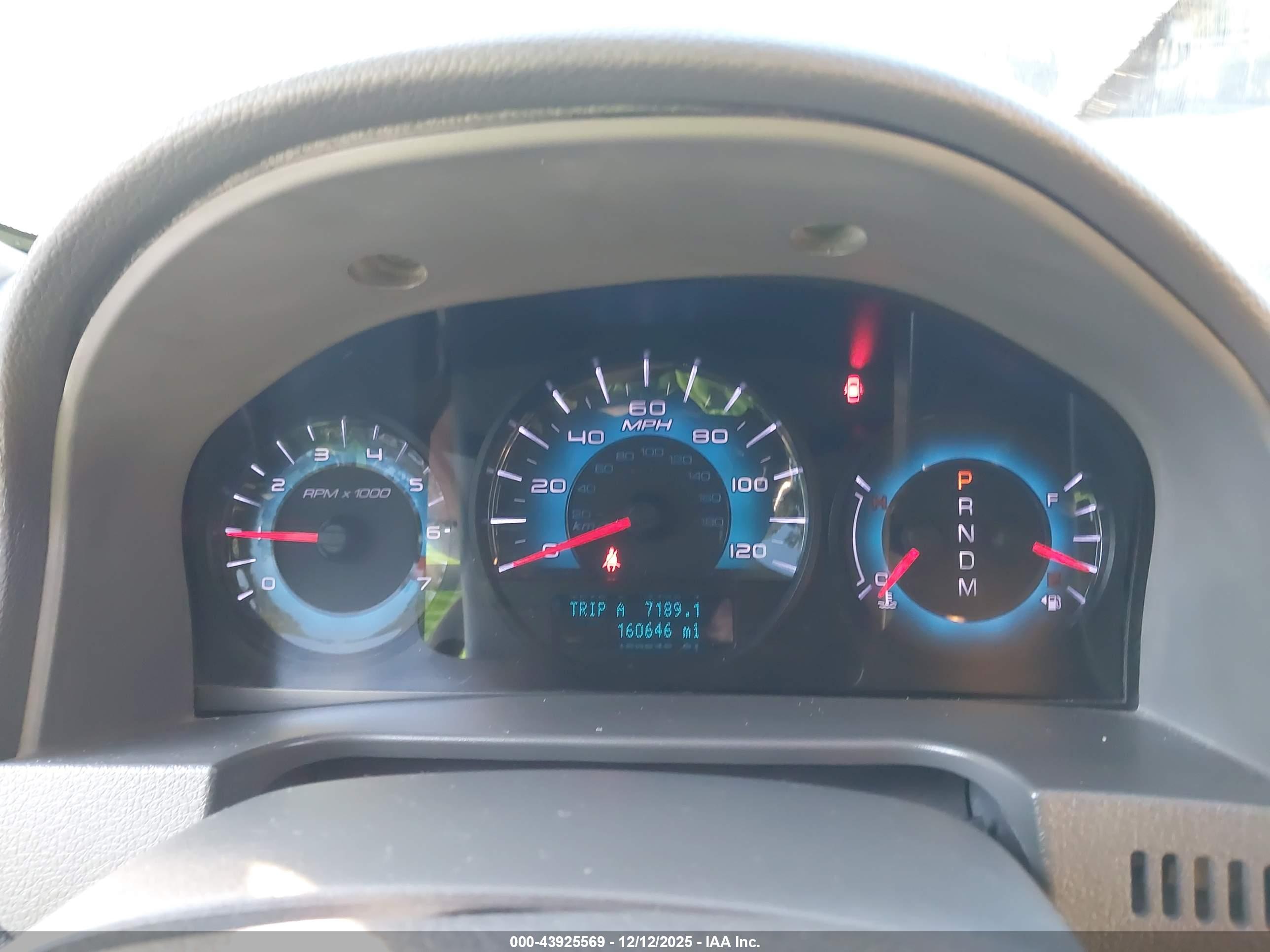 FORD FUSION image 7