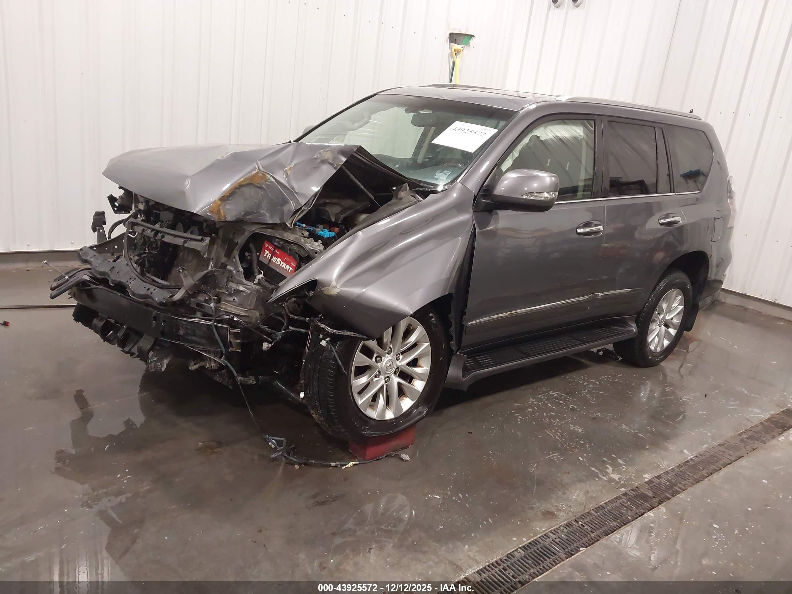 LEXUS GX image 2