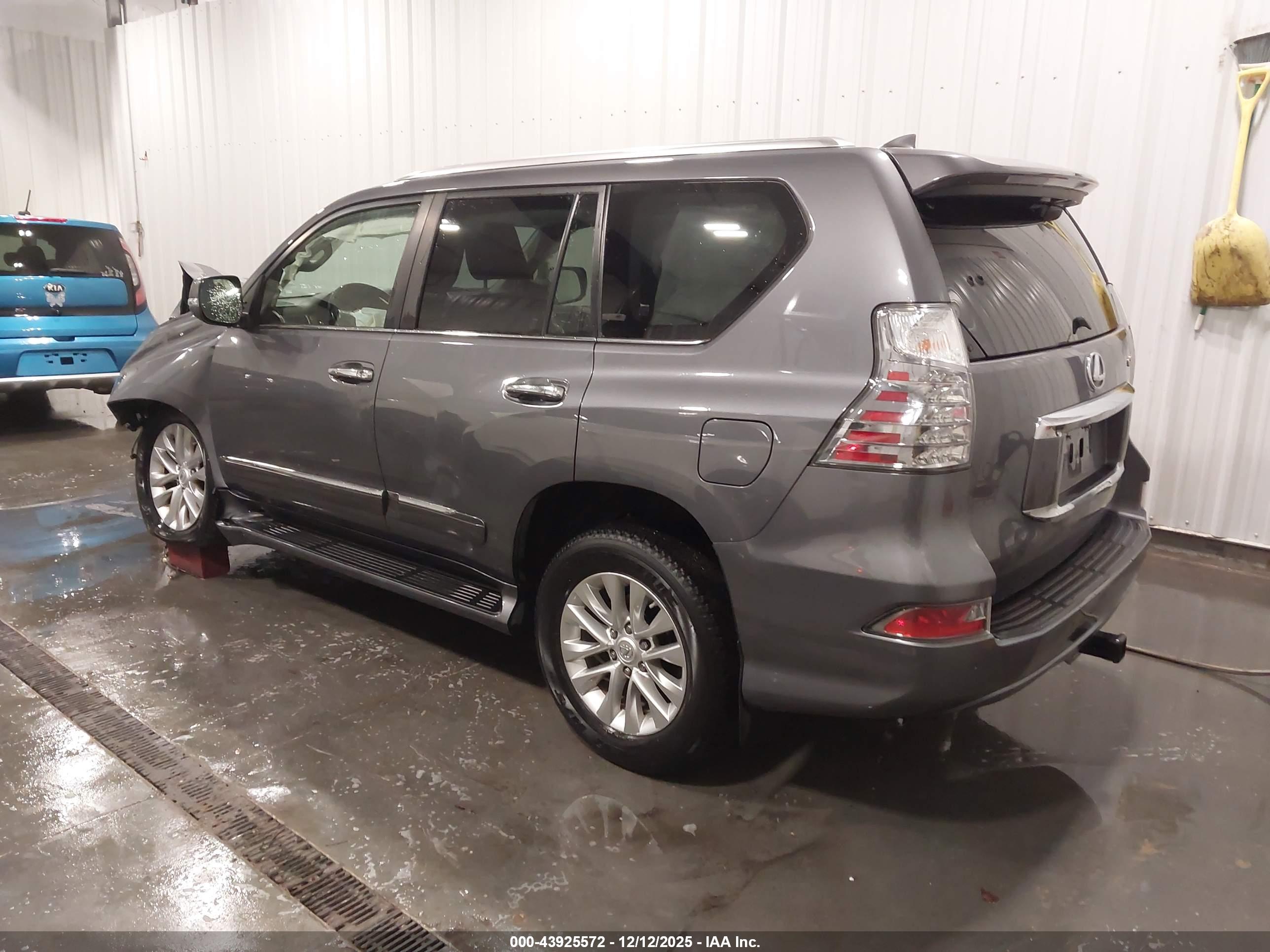 LEXUS GX image 3