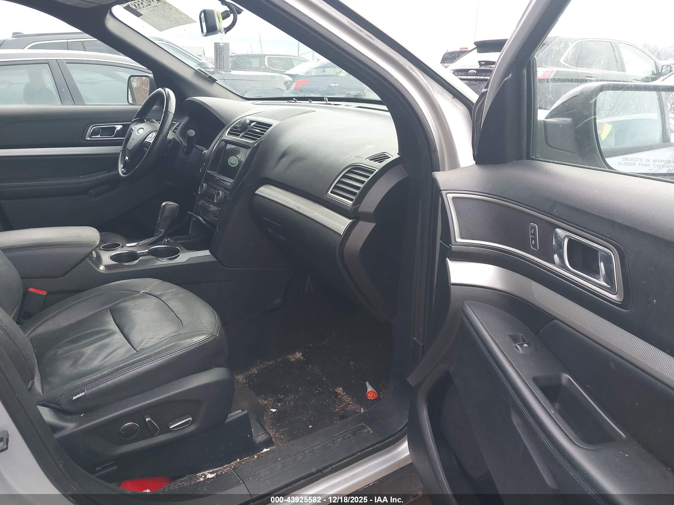FORD EXPLORER image 5
