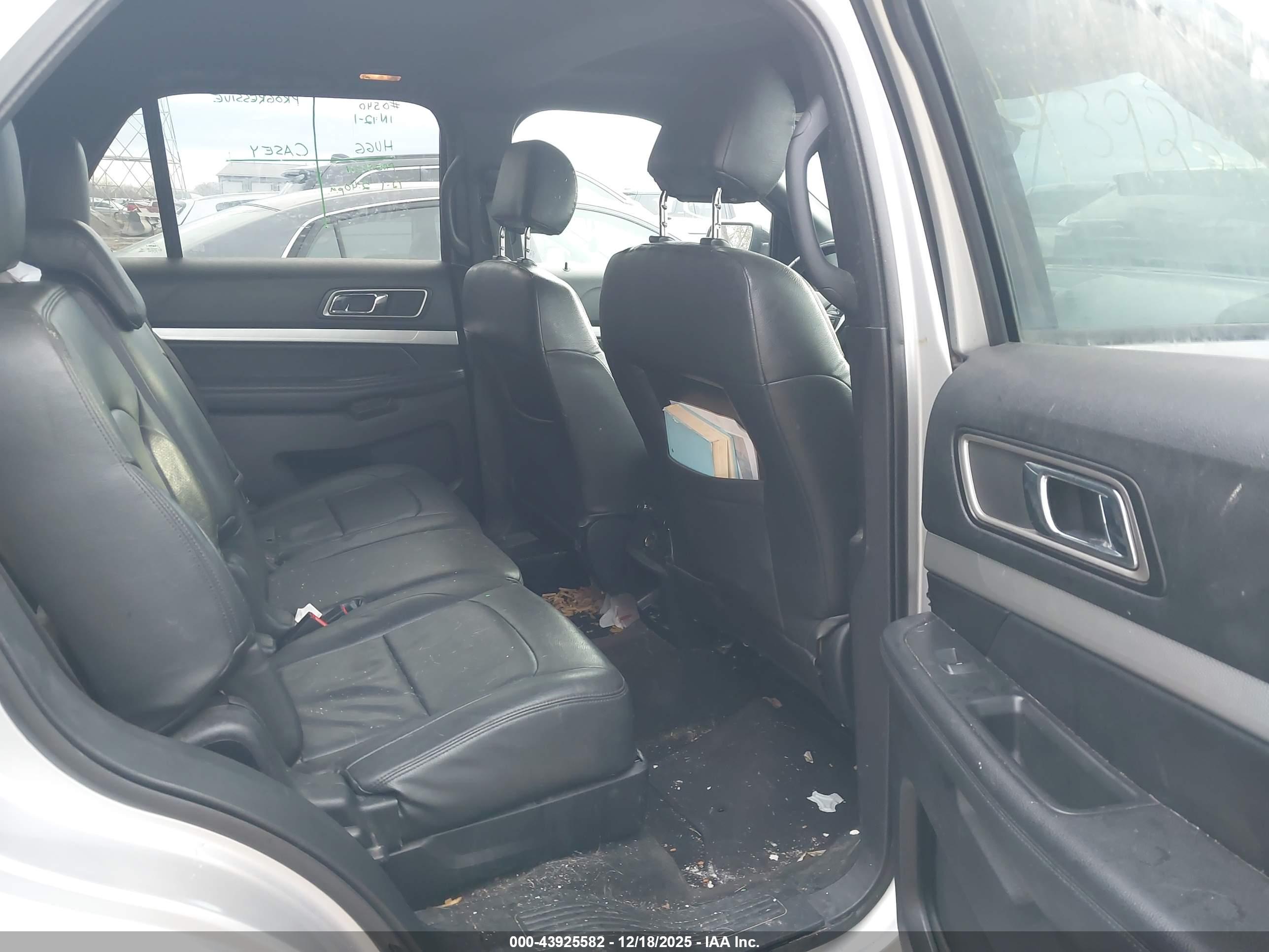 FORD EXPLORER image 8