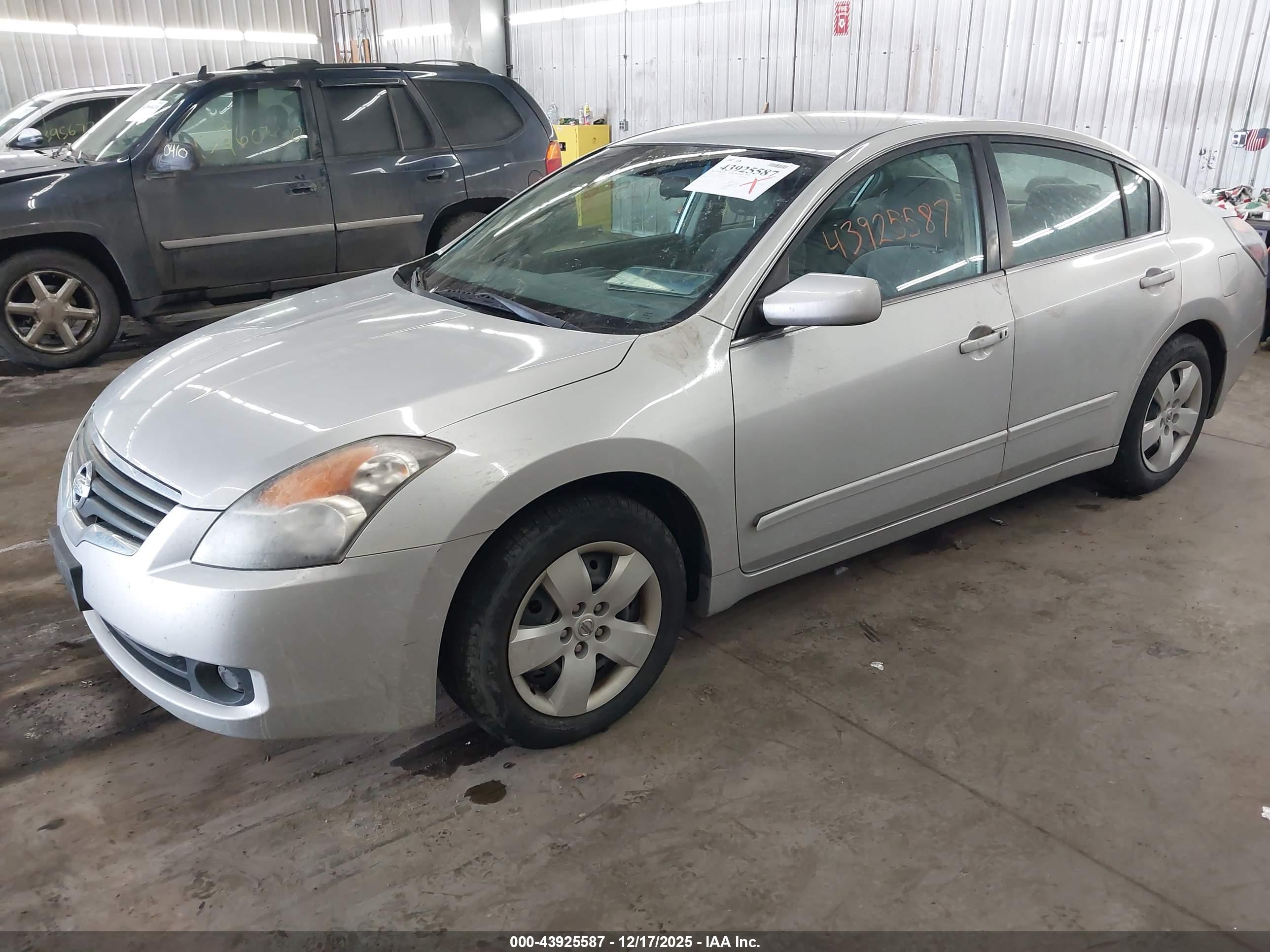 NISSAN ALTIMA image 2