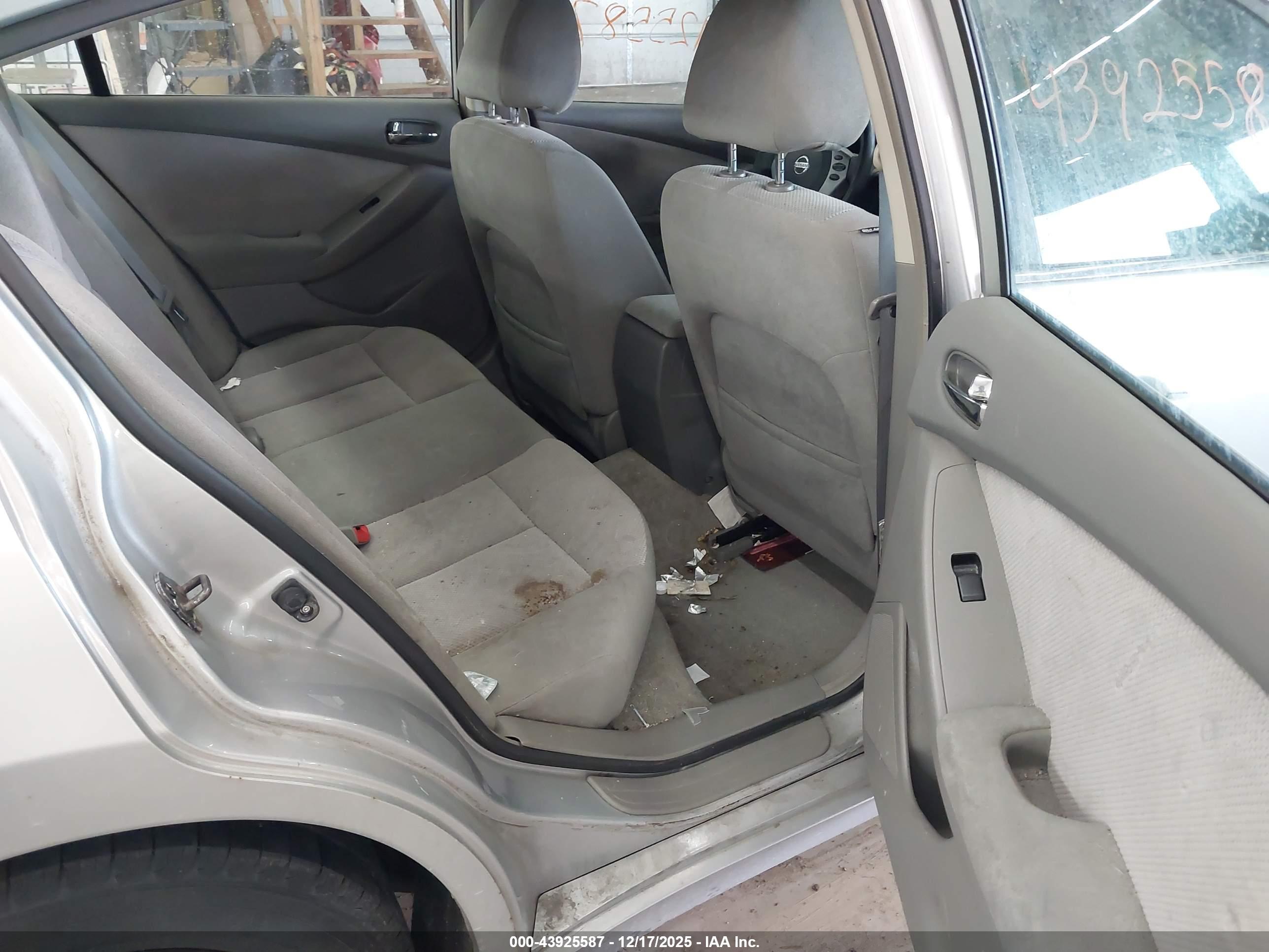 NISSAN ALTIMA image 8