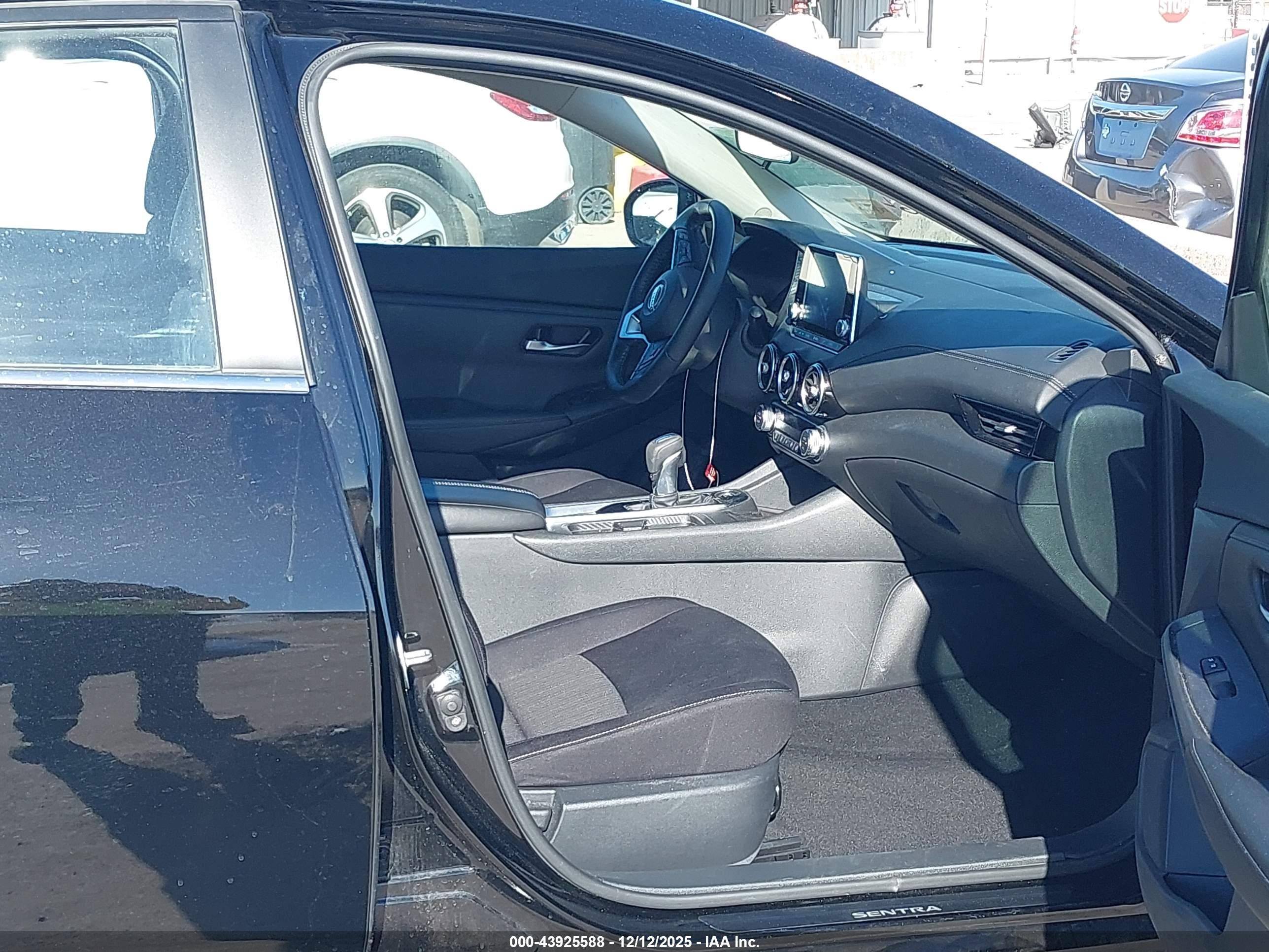 NISSAN SENTRA image 5
