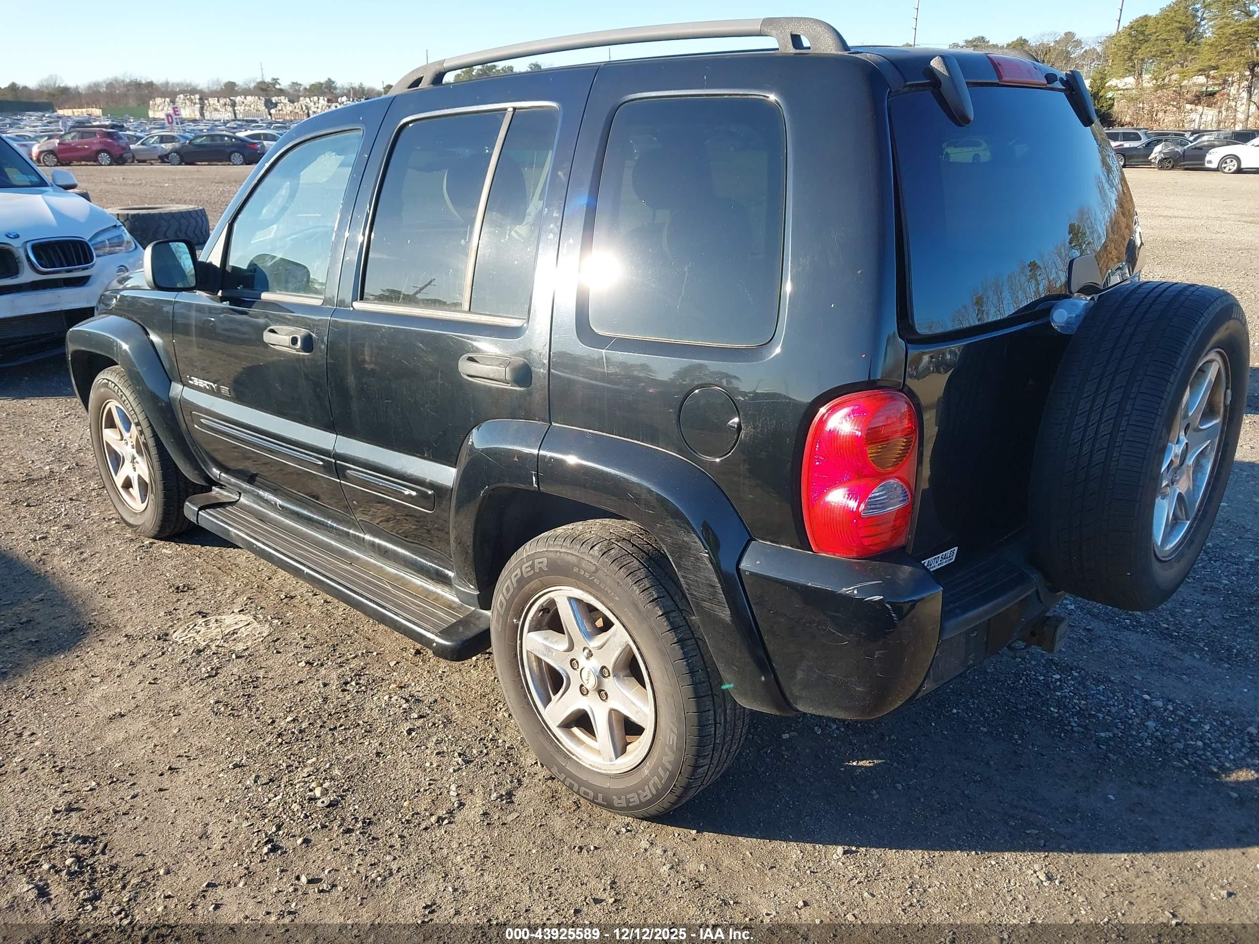 JEEP LIBERTY image 3