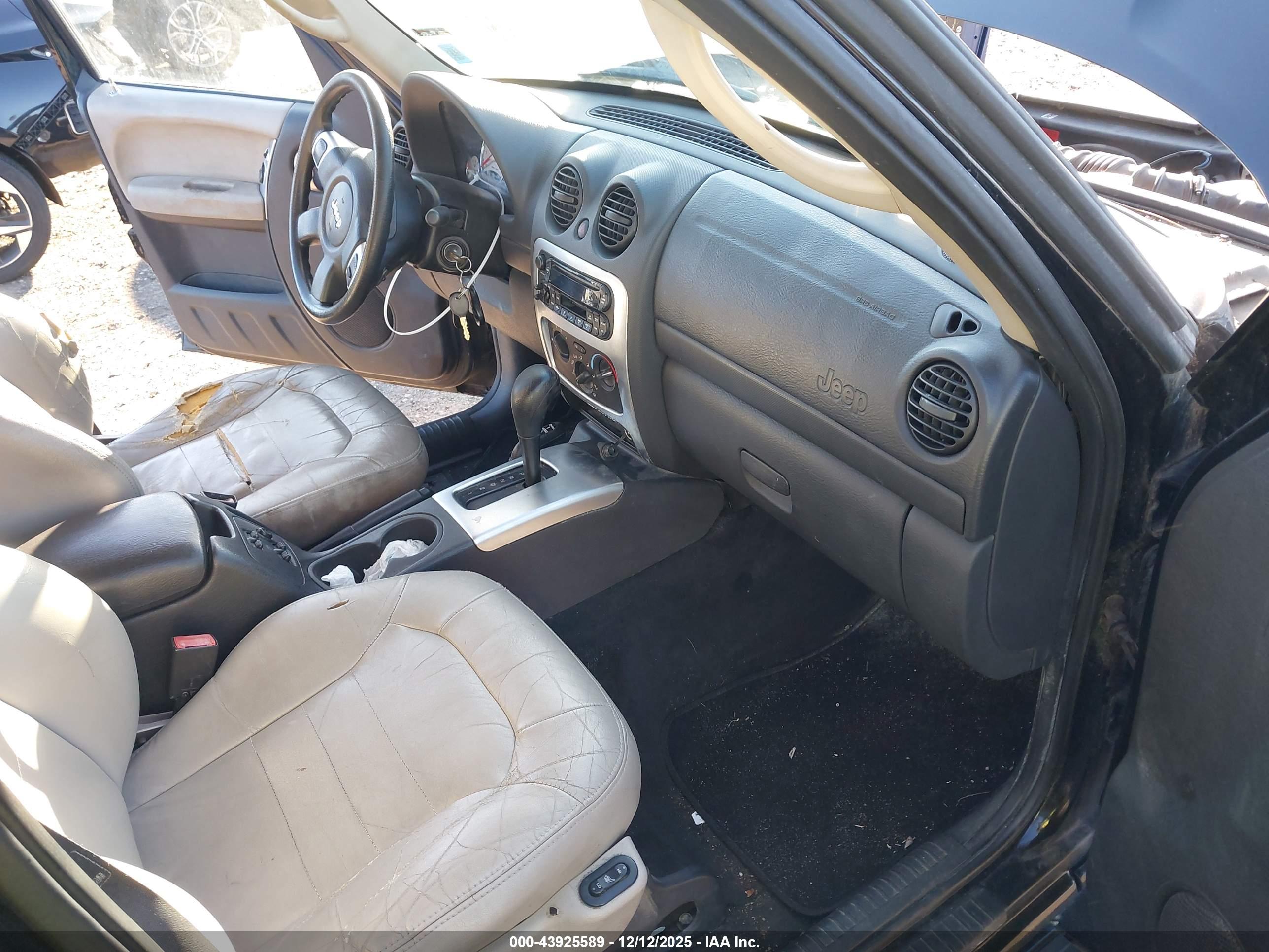 JEEP LIBERTY image 5