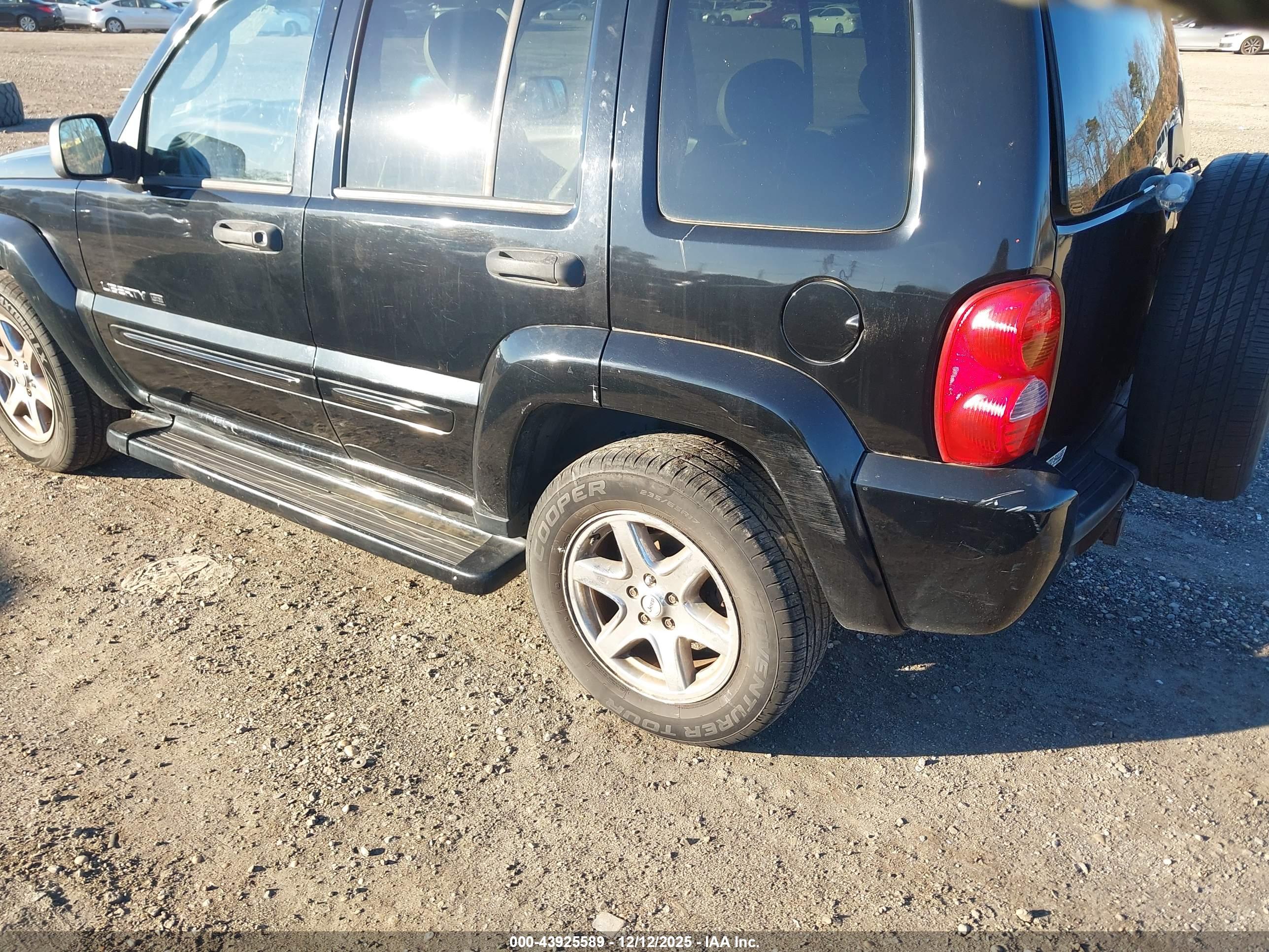 JEEP LIBERTY image 6