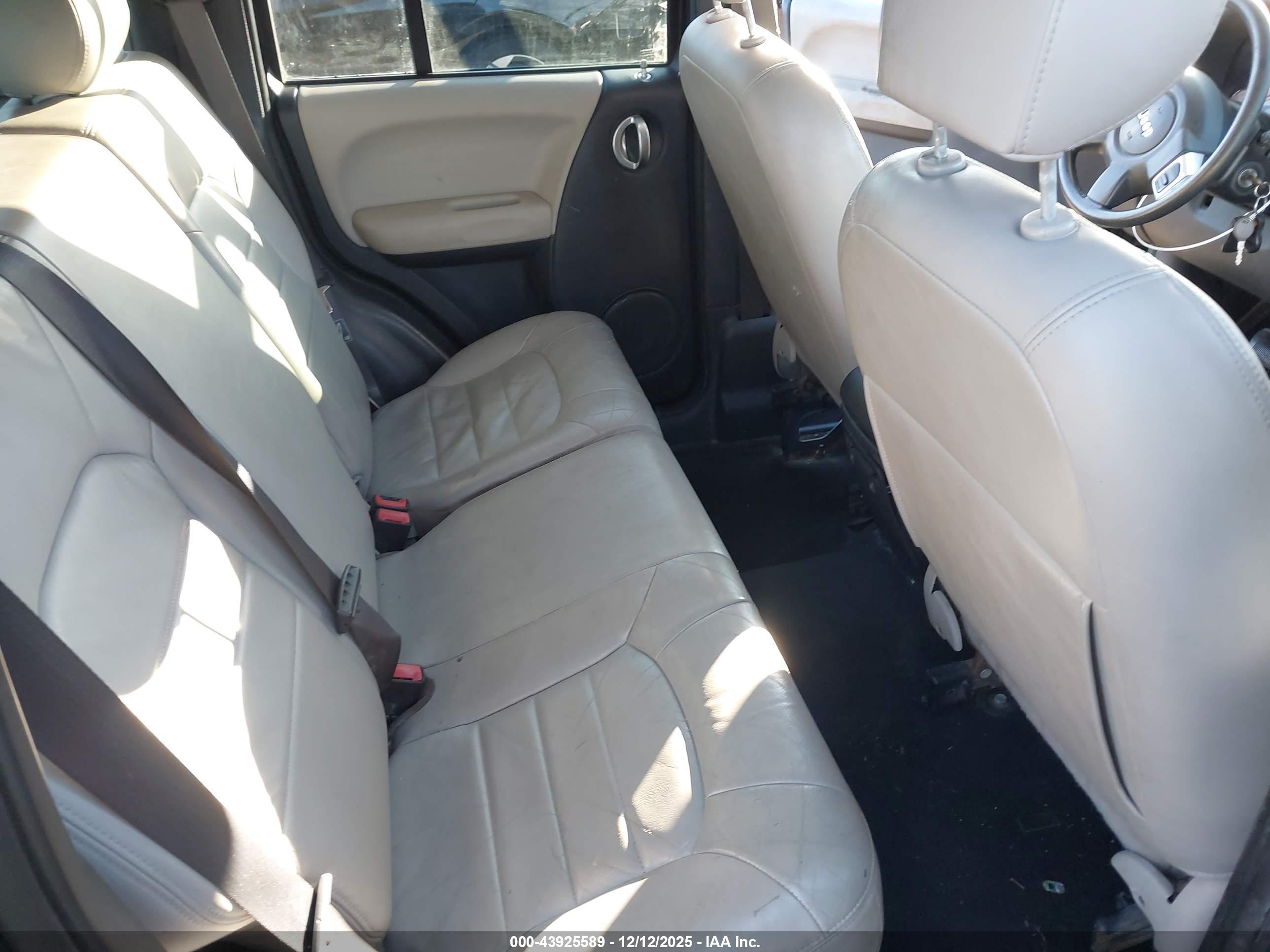 JEEP LIBERTY image 8