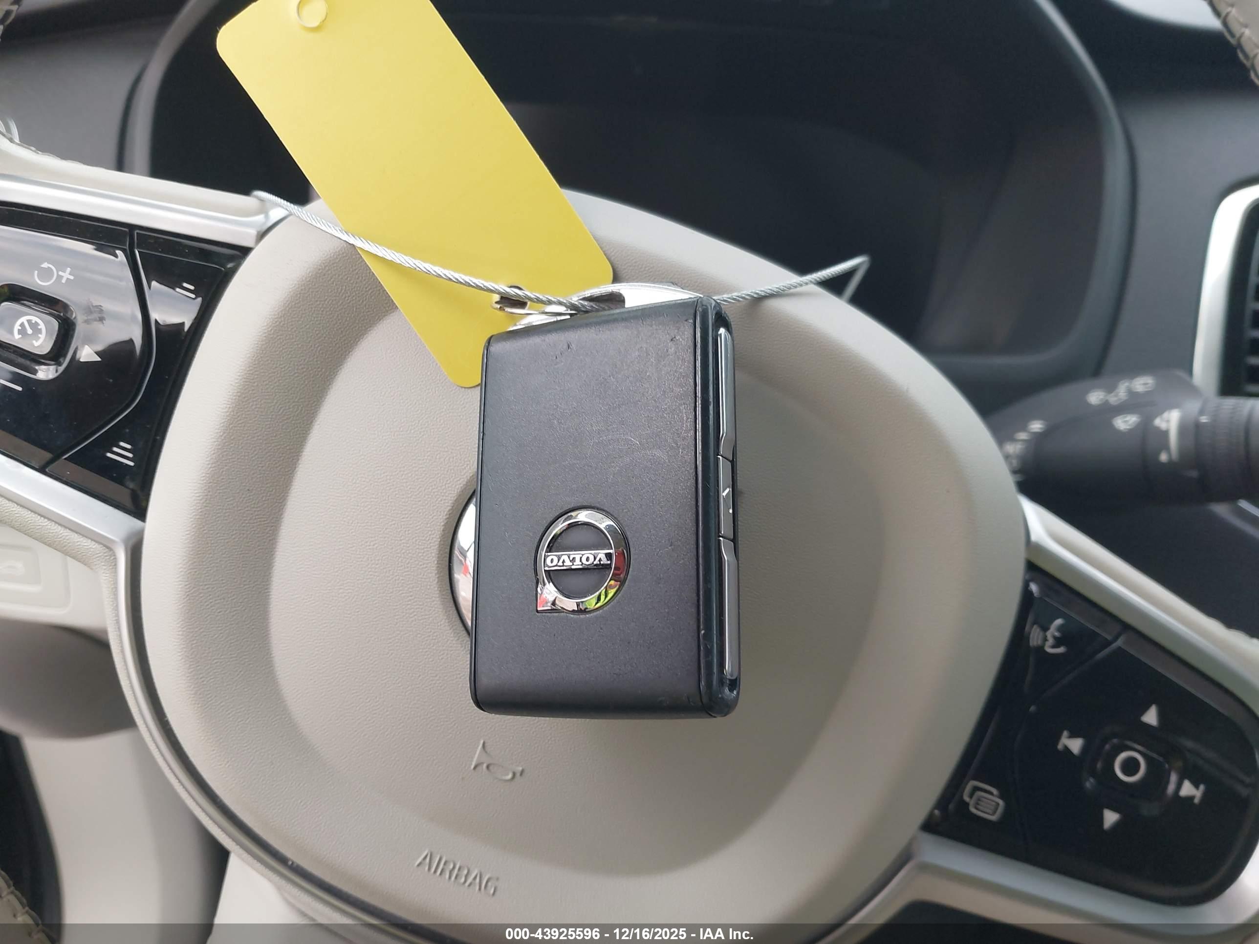 VOLVO XC90 image 11