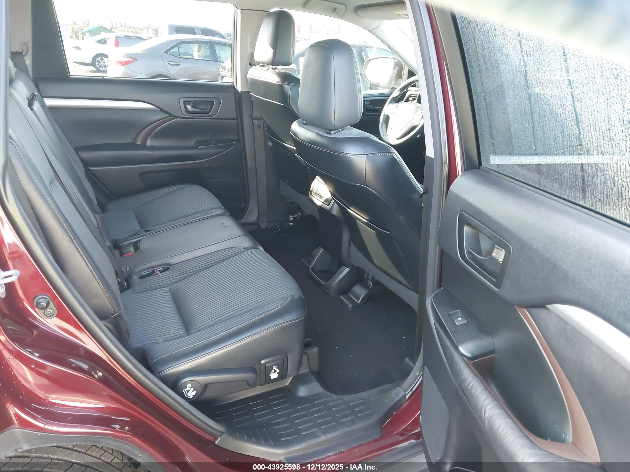 TOYOTA HIGHLANDER image 8