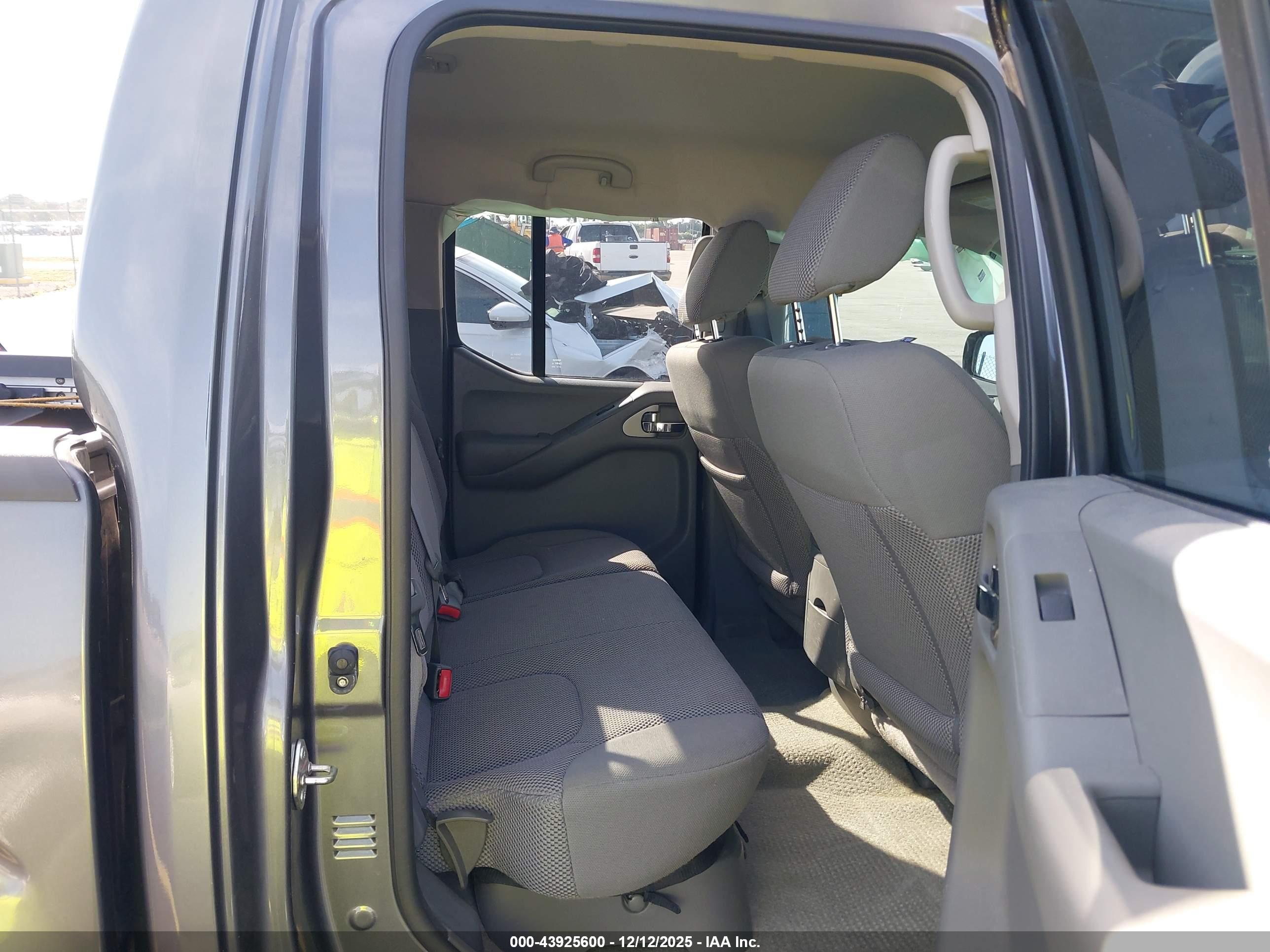 NISSAN FRONTIER image 8