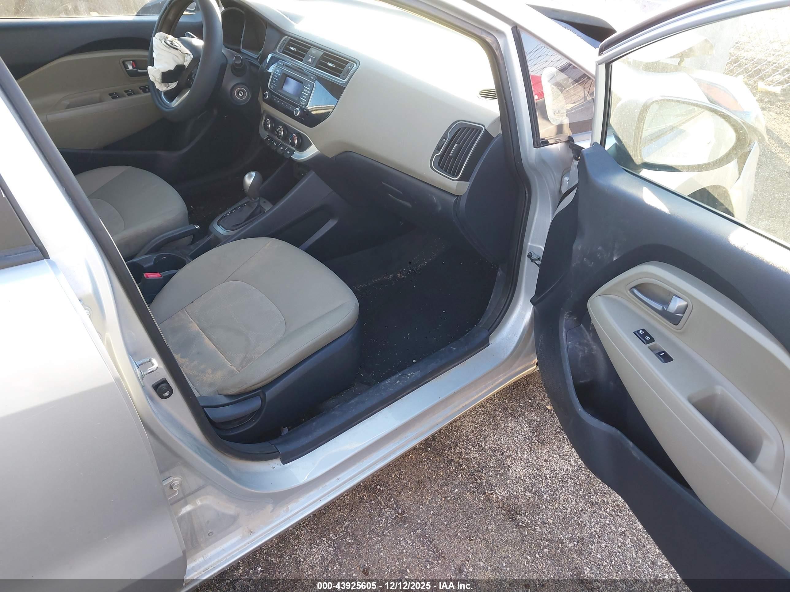KIA RIO image 5