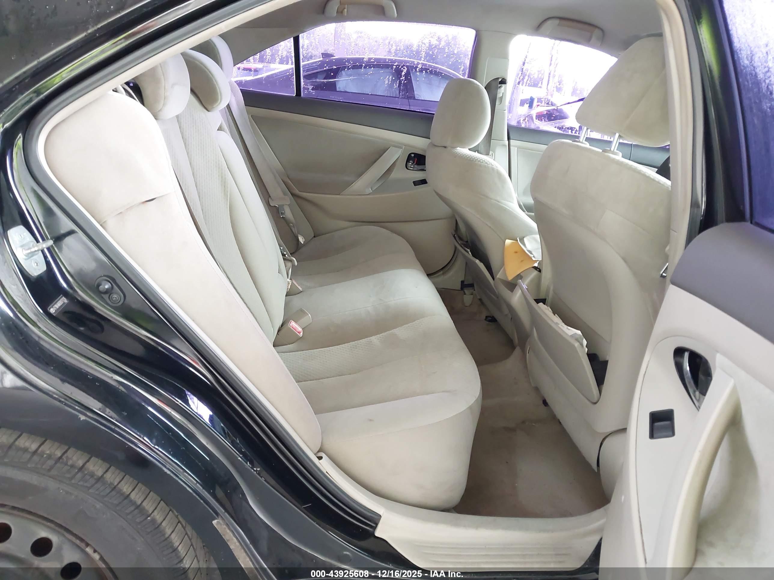 TOYOTA CAMRY image 8