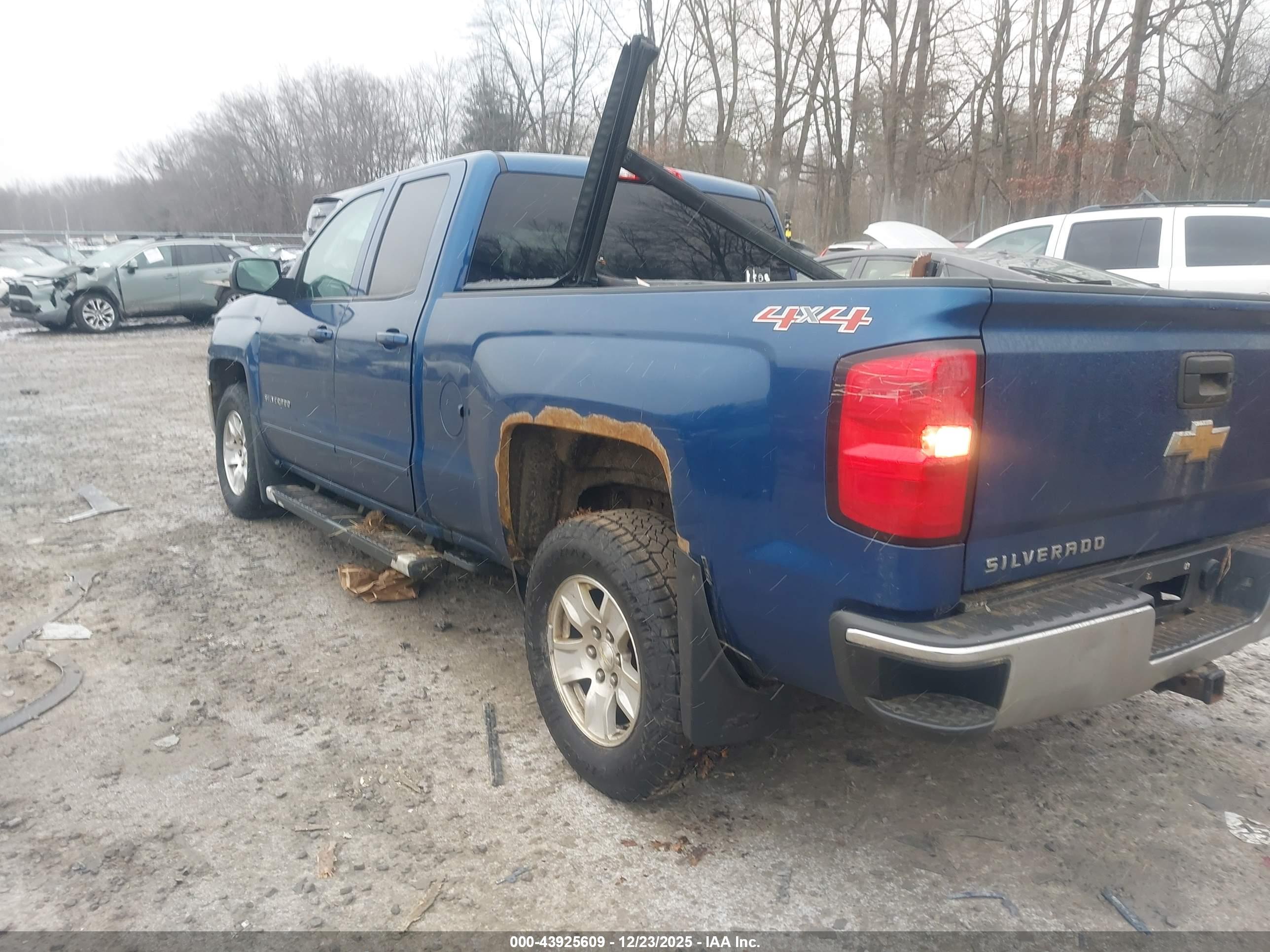 CHEVROLET SILVERADO image 3