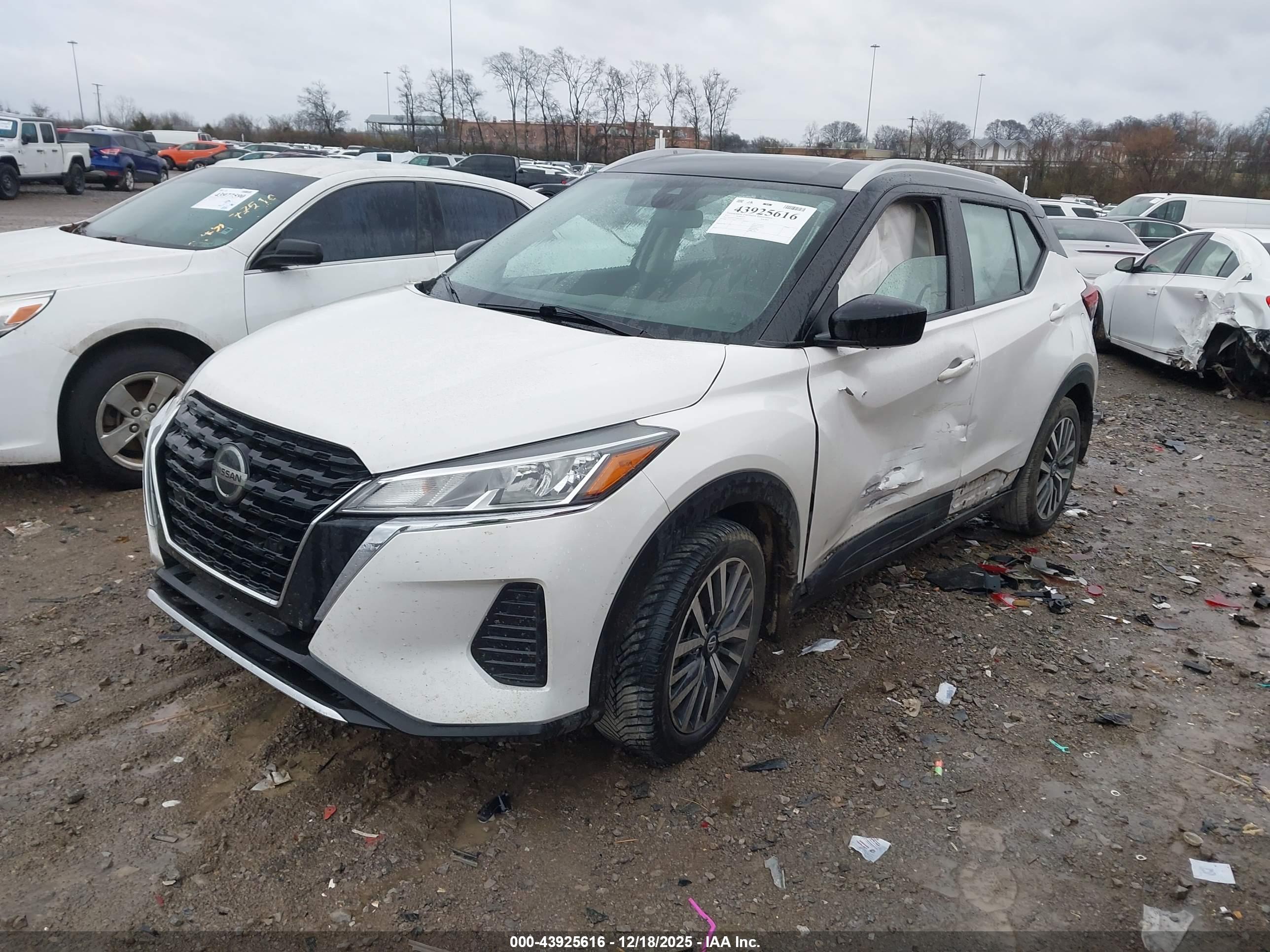 NISSAN KICKS image 2