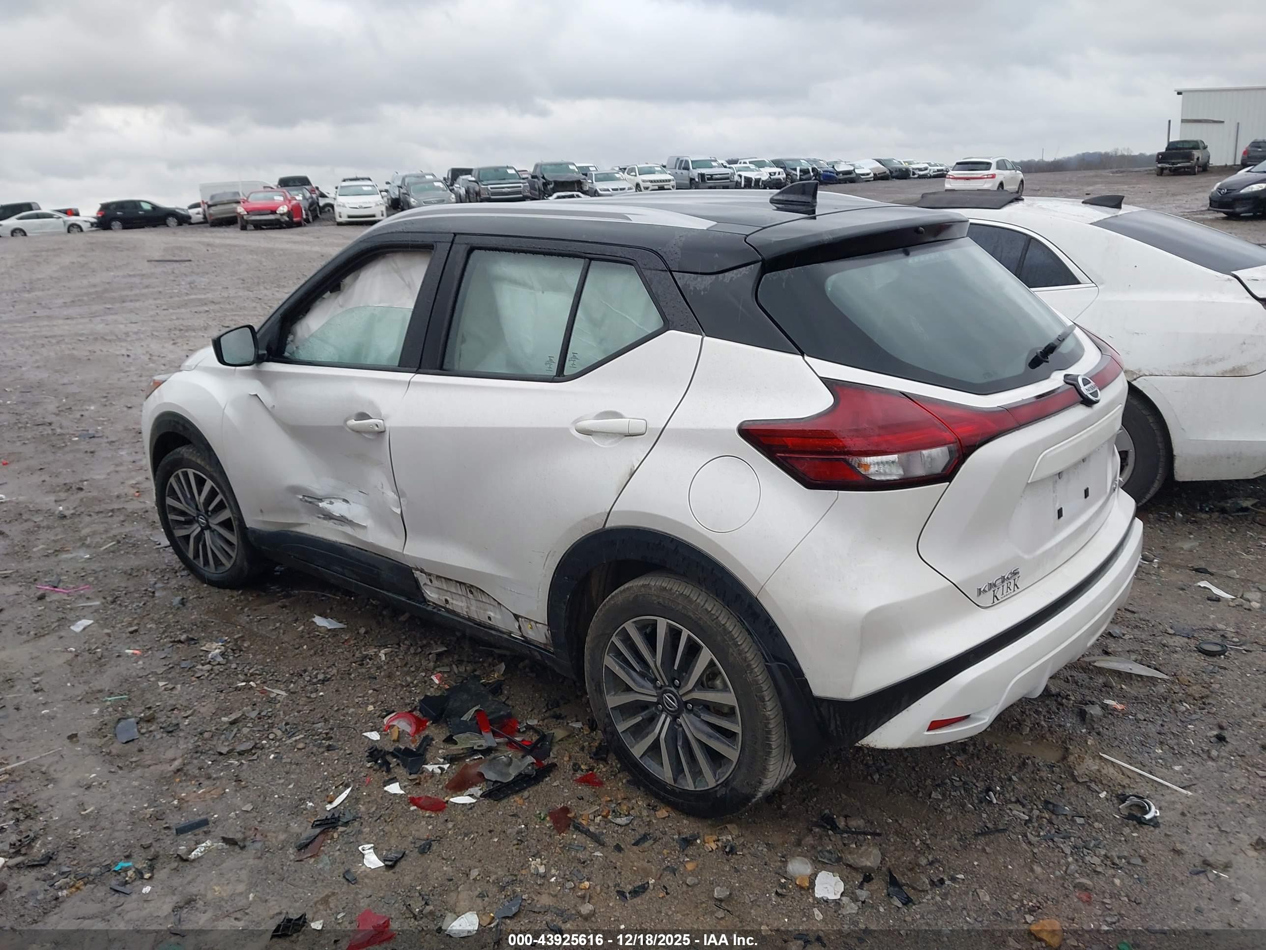NISSAN KICKS image 3